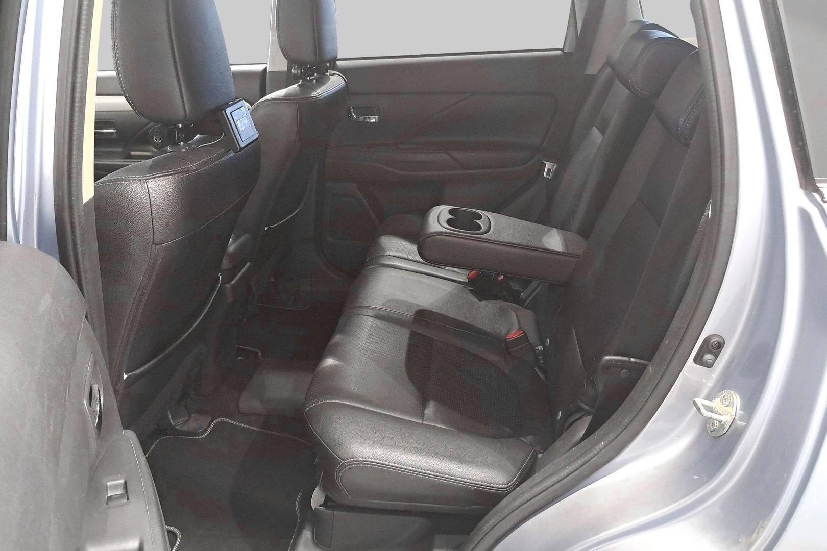 Mitsubishi Outlander PHEV iso kuva 9