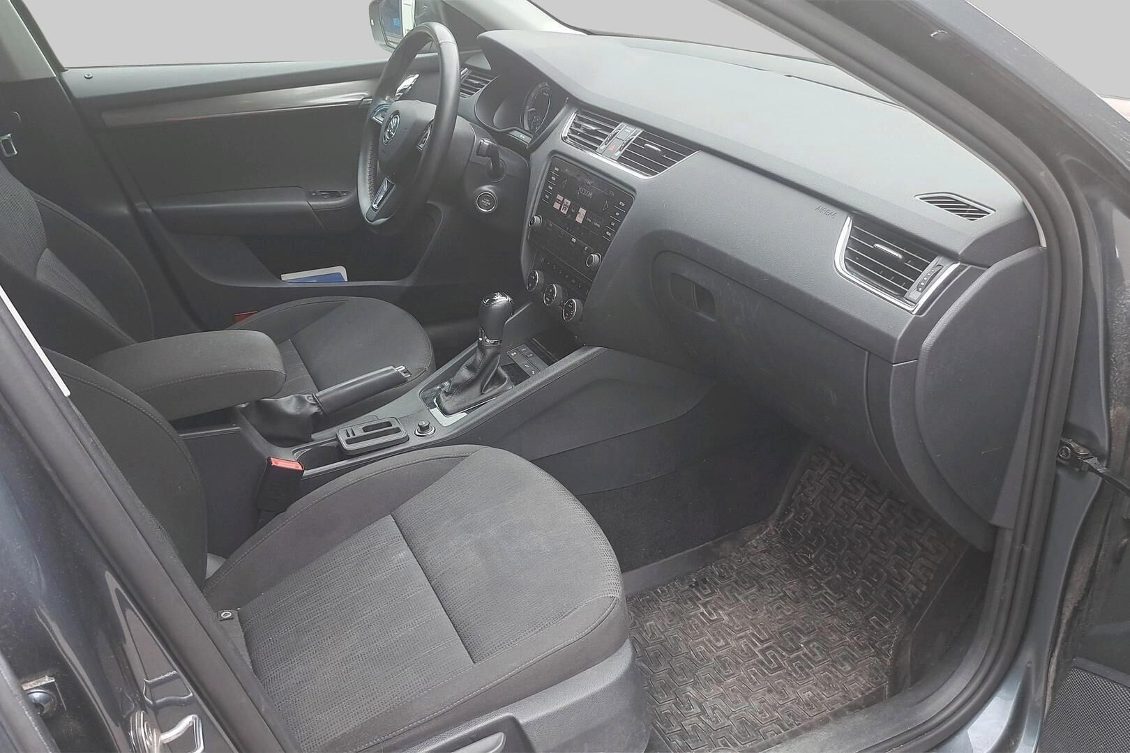 Skoda Octavia iso kuva 1