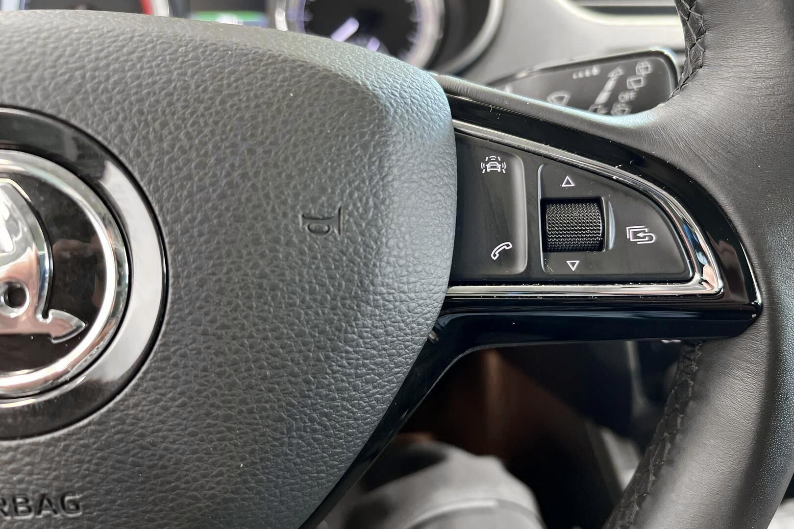 Skoda Octavia iso kuva 20
