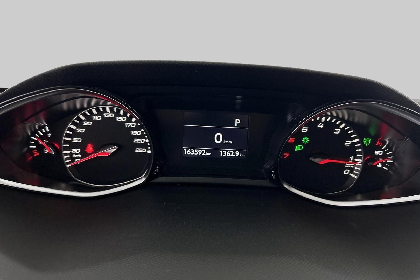 Peugeot 308 iso kuva 14