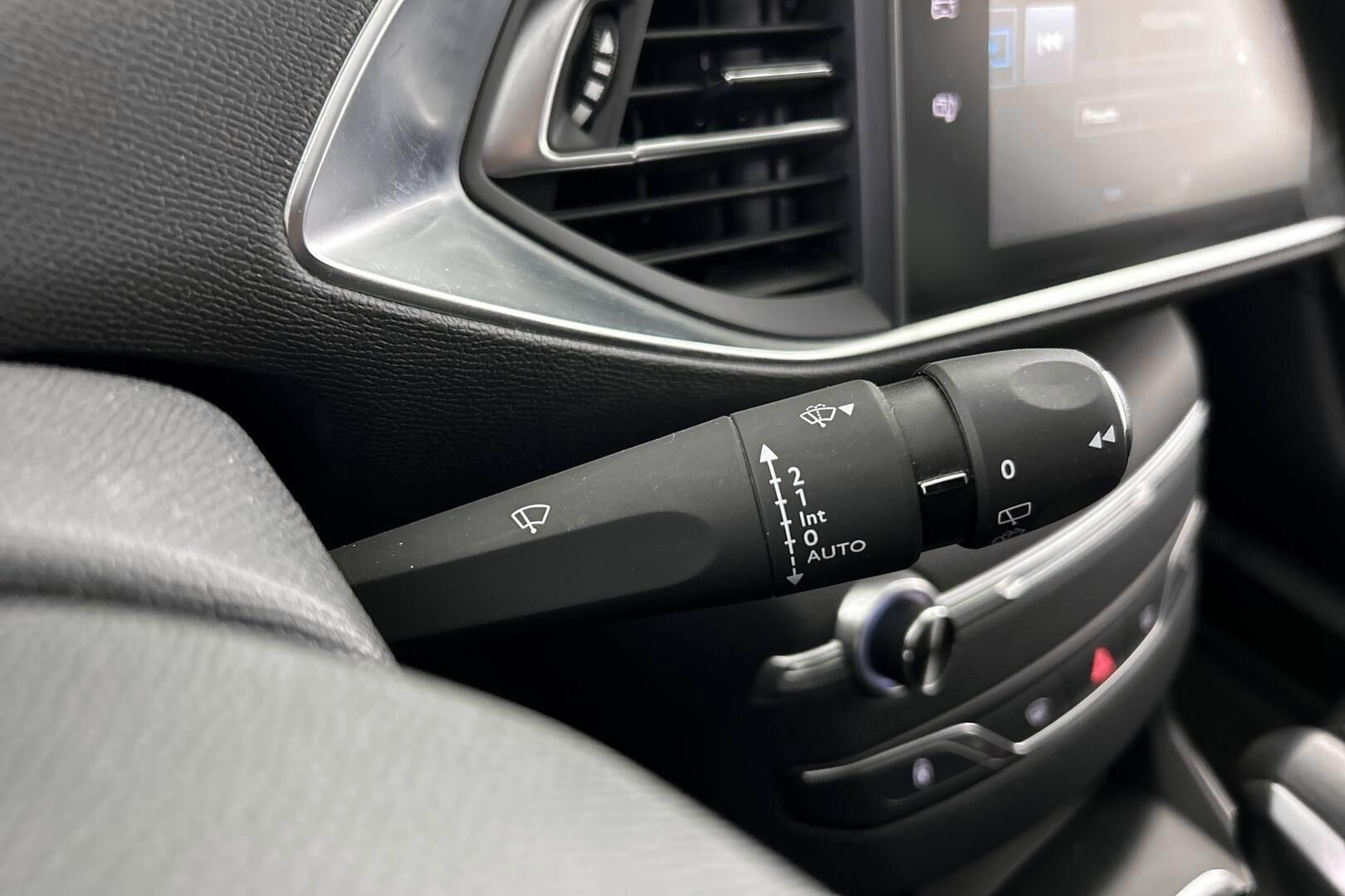 Peugeot 308 iso kuva 17