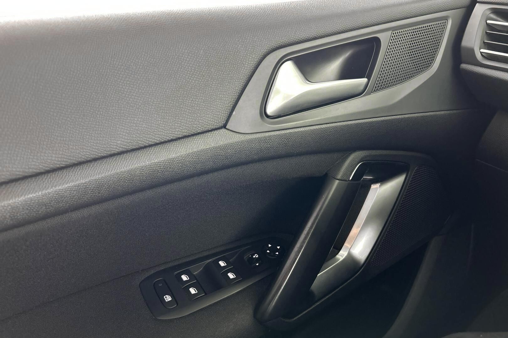 Peugeot 308 iso kuva 21