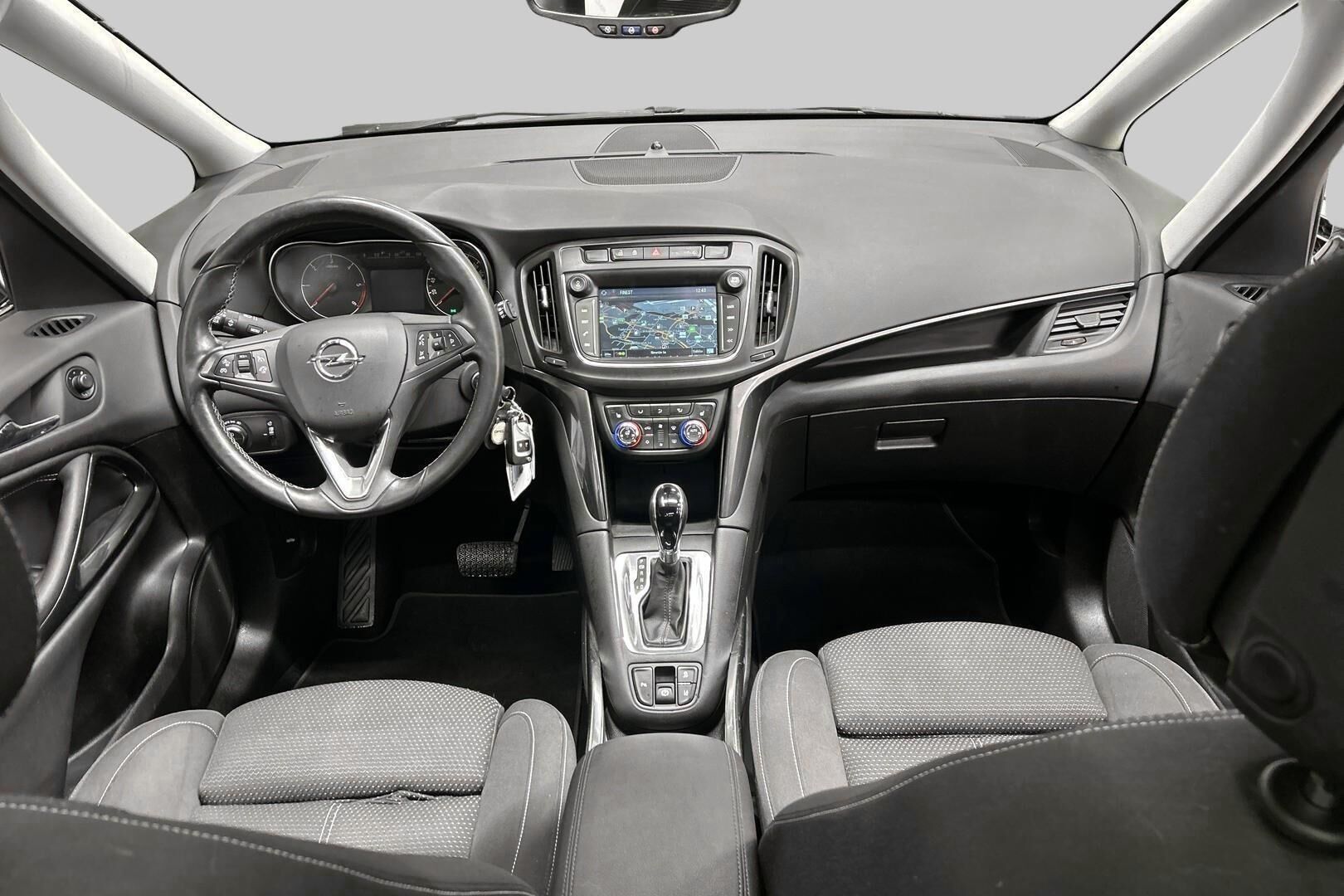 Opel Zafira iso kuva 10