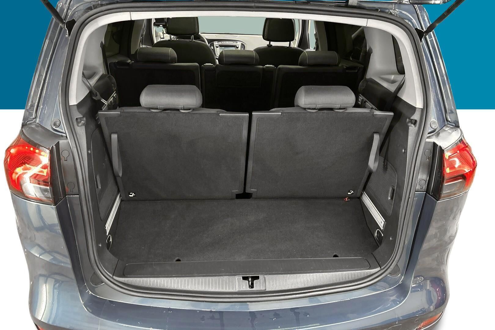 Opel Zafira iso kuva 11