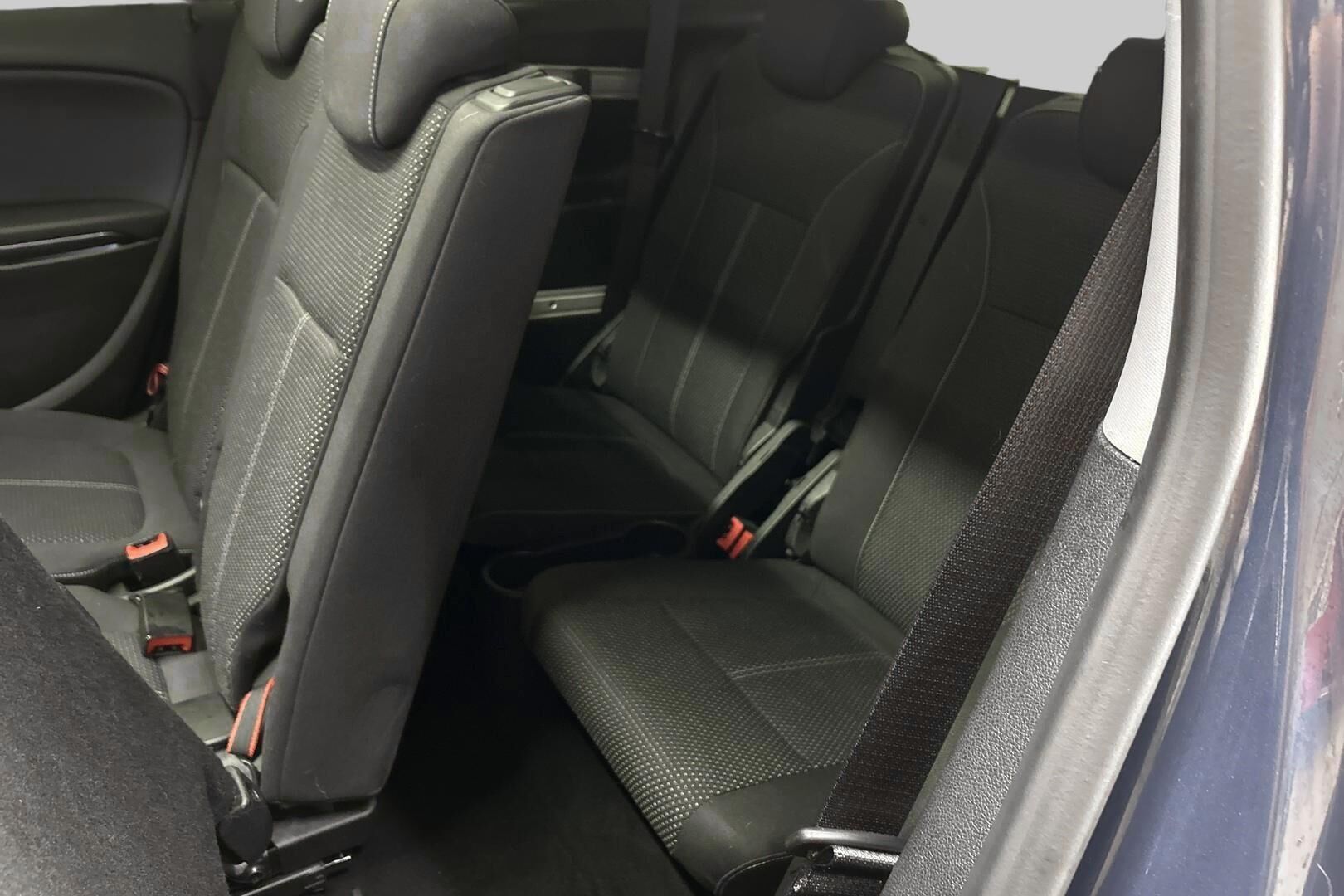 Opel Zafira iso kuva 13