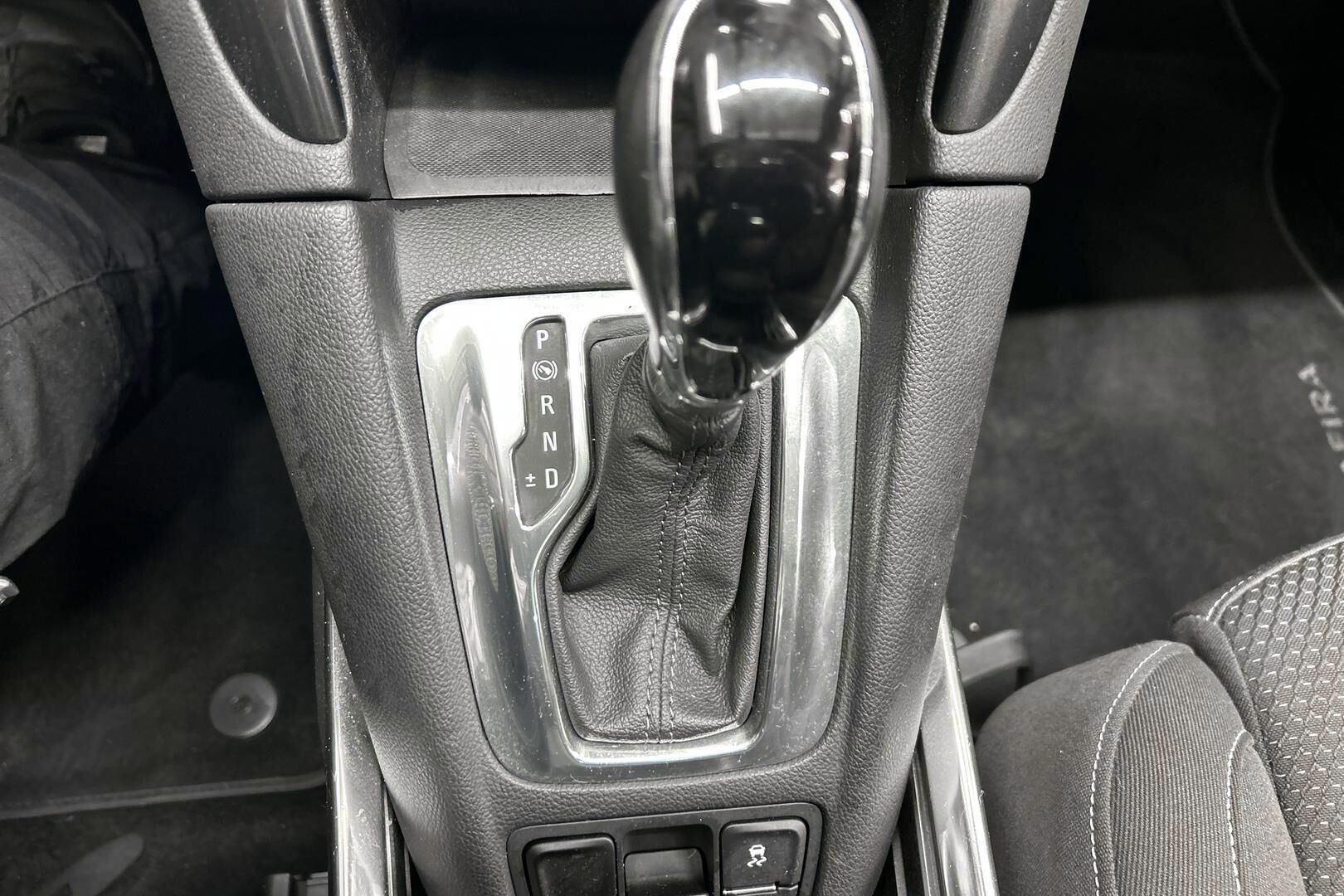 Opel Zafira iso kuva 19