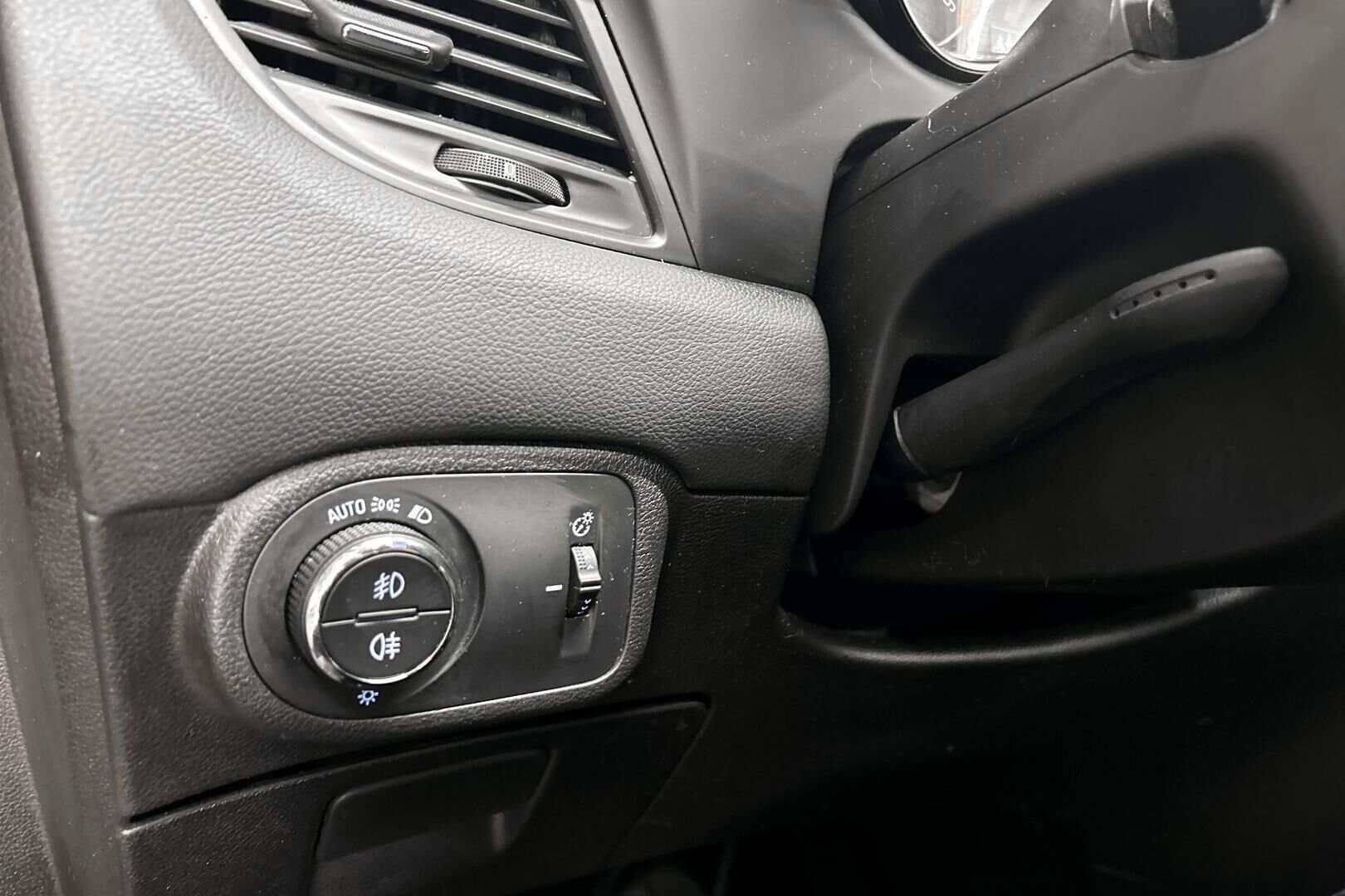 Opel Zafira iso kuva 20
