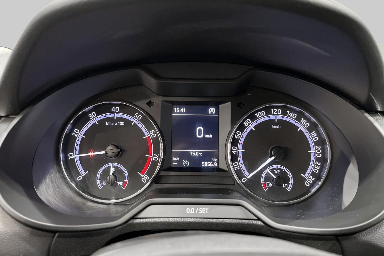 Skoda Octavia iso kuva 14