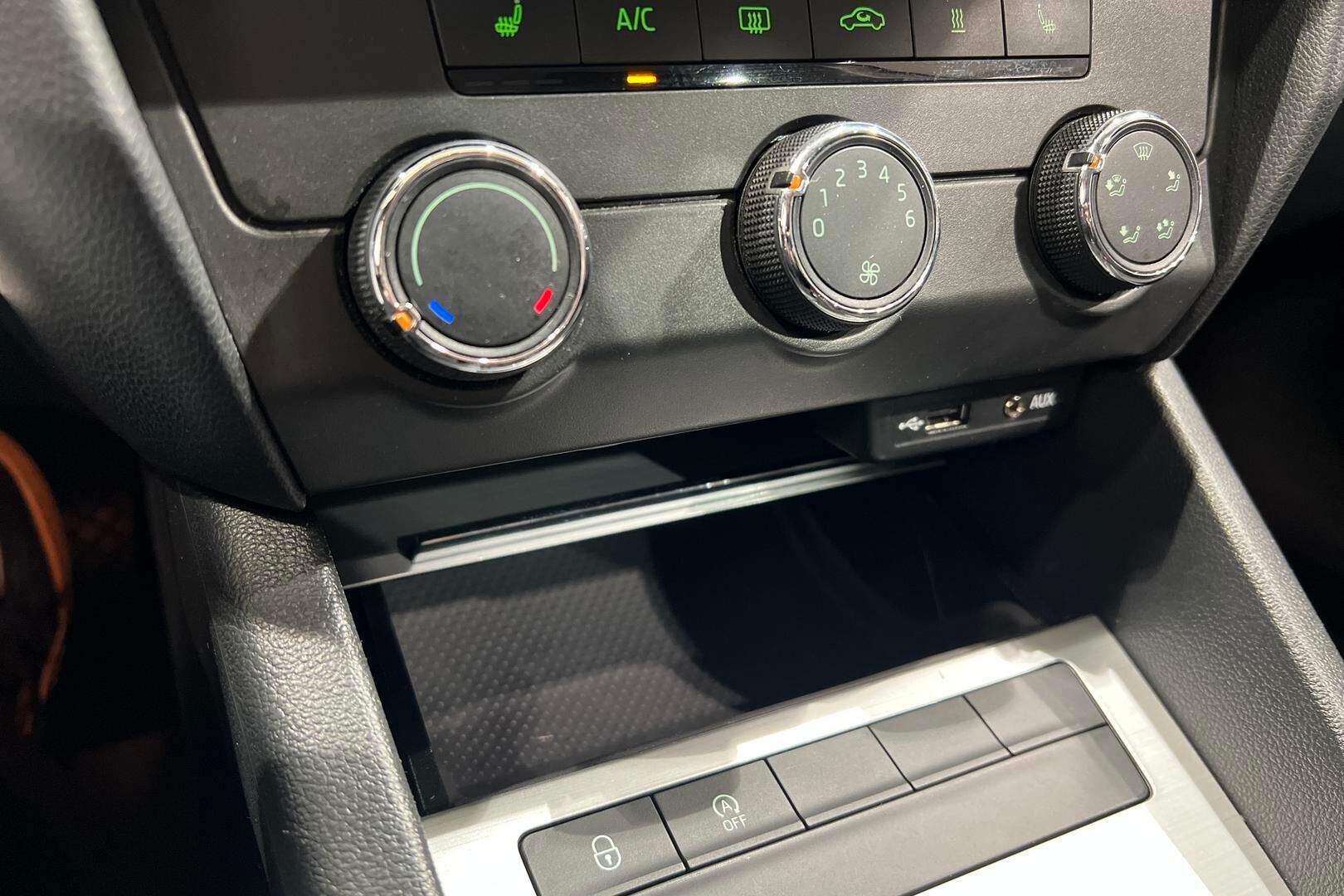 Skoda Octavia iso kuva 21