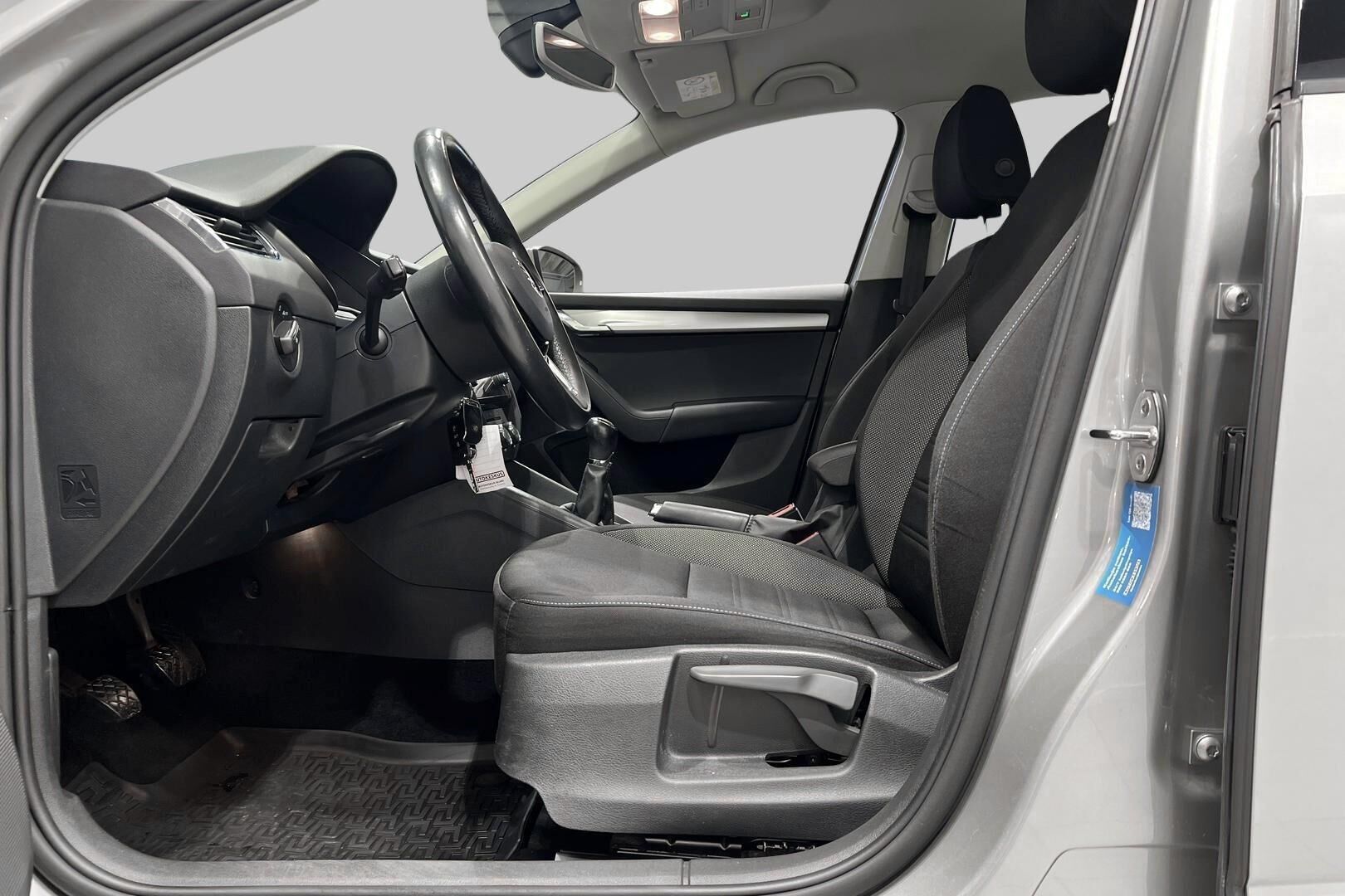 Skoda Octavia iso kuva 9