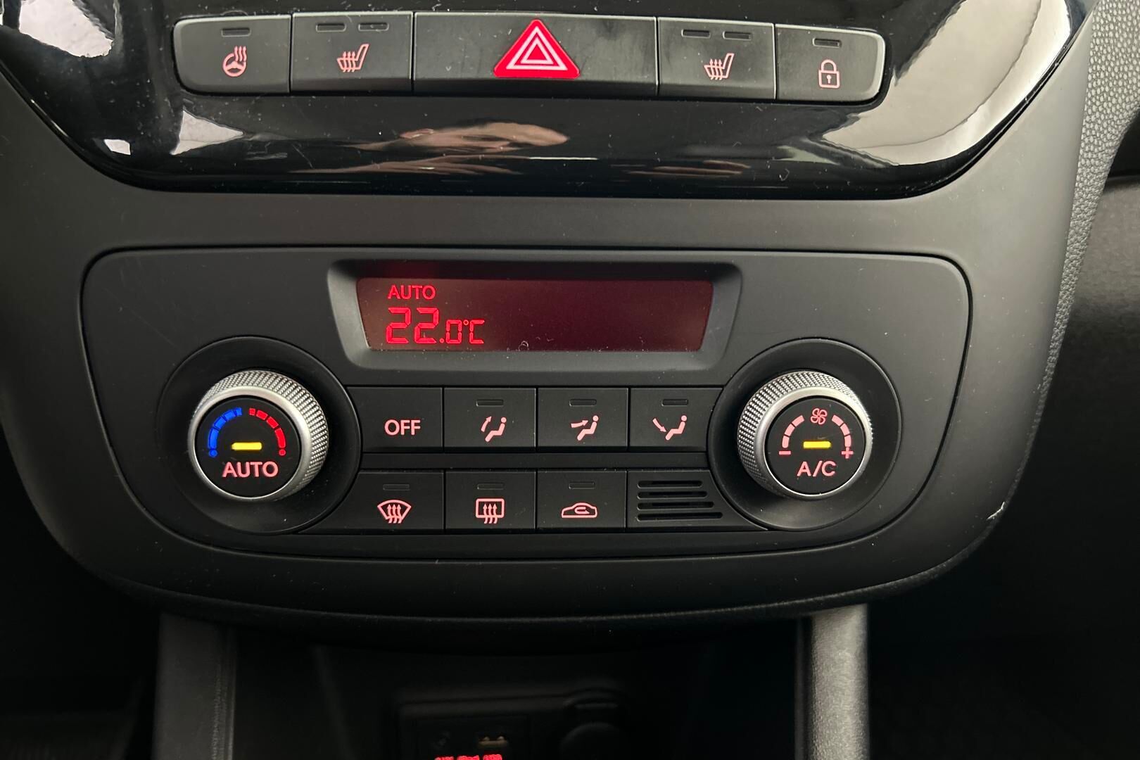 Kia Venga iso kuva 24