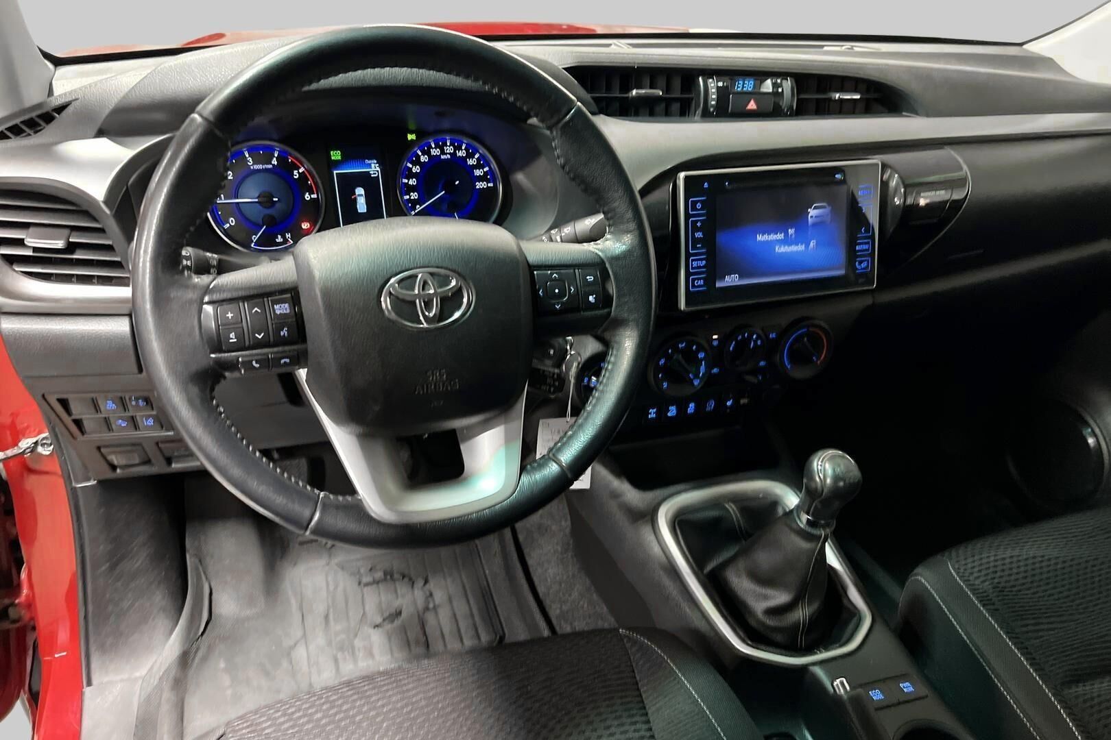 Toyota Hilux iso kuva 10