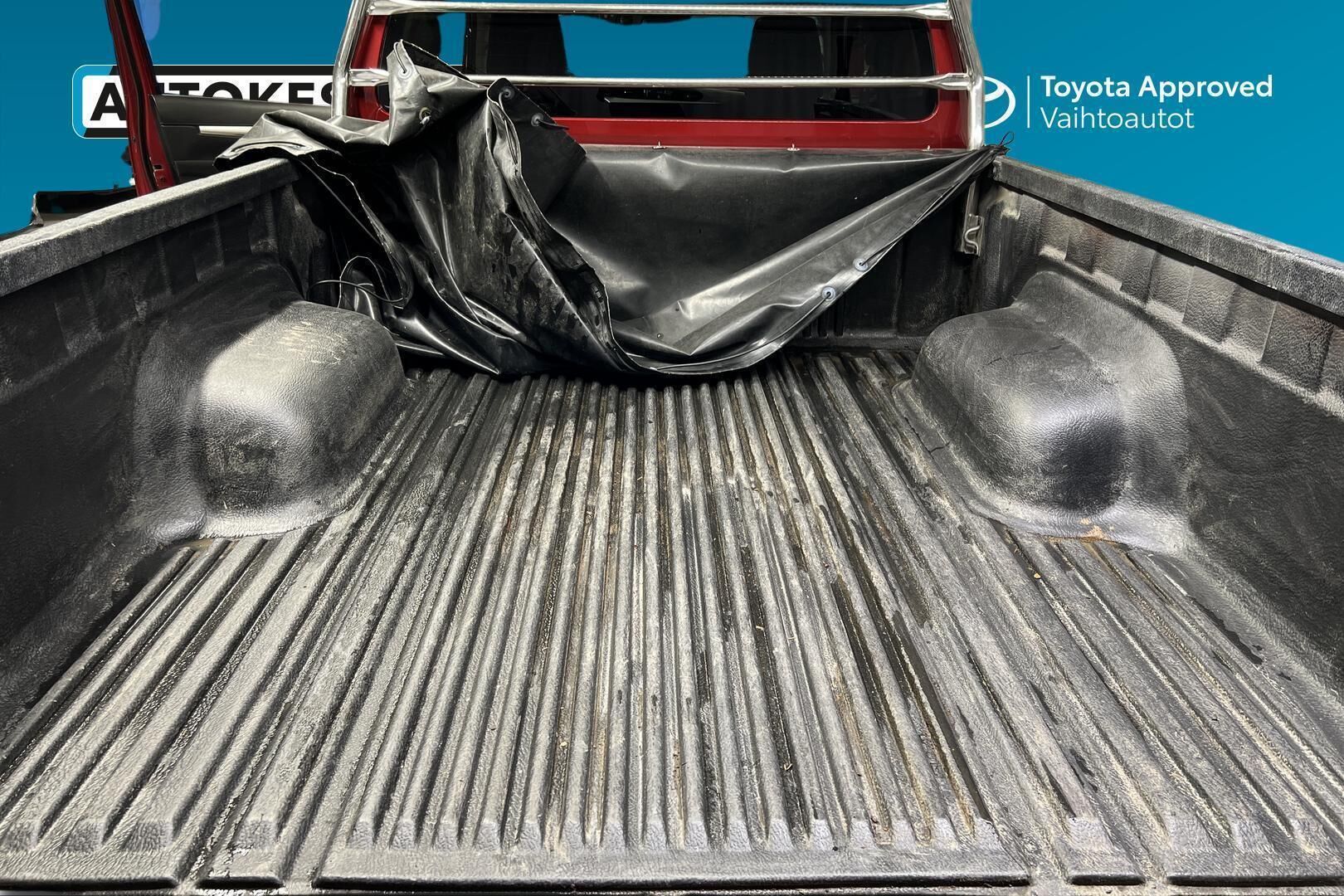 Toyota Hilux iso kuva 11