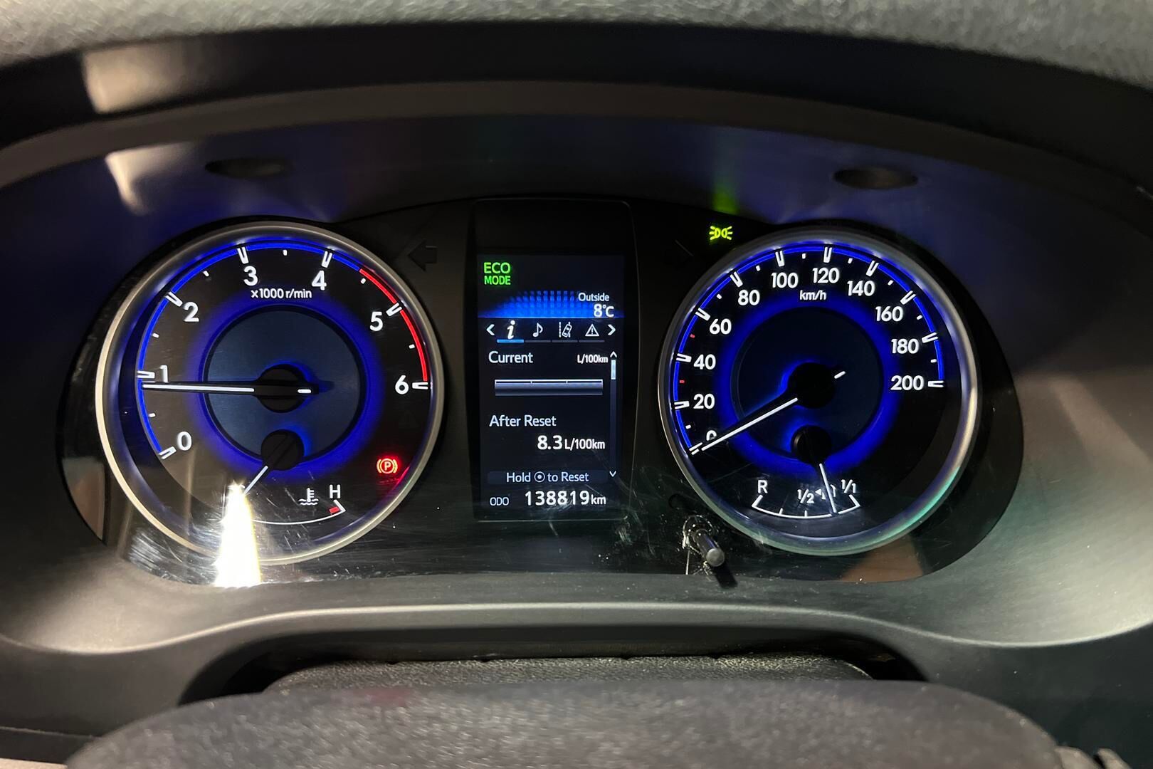 Toyota Hilux iso kuva 13