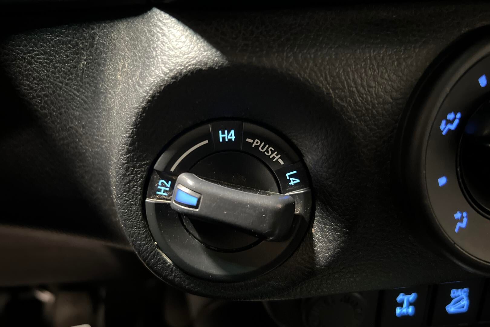 Toyota Hilux iso kuva 16