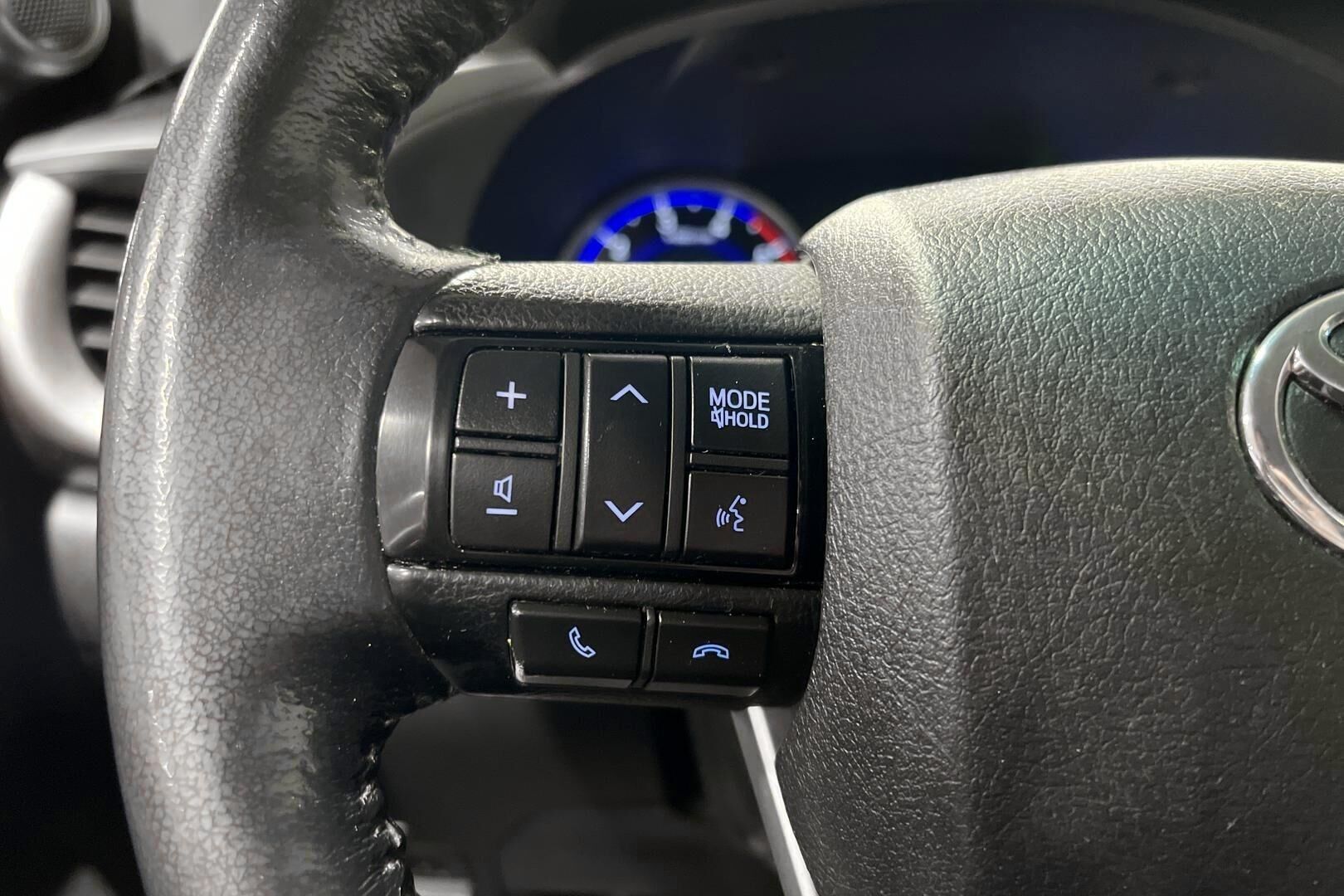 Toyota Hilux iso kuva 18