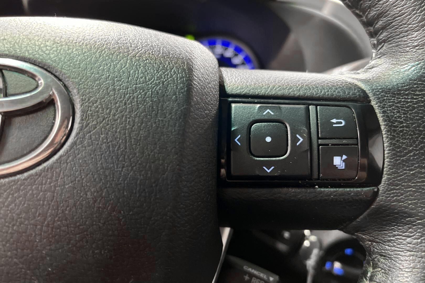 Toyota Hilux iso kuva 19