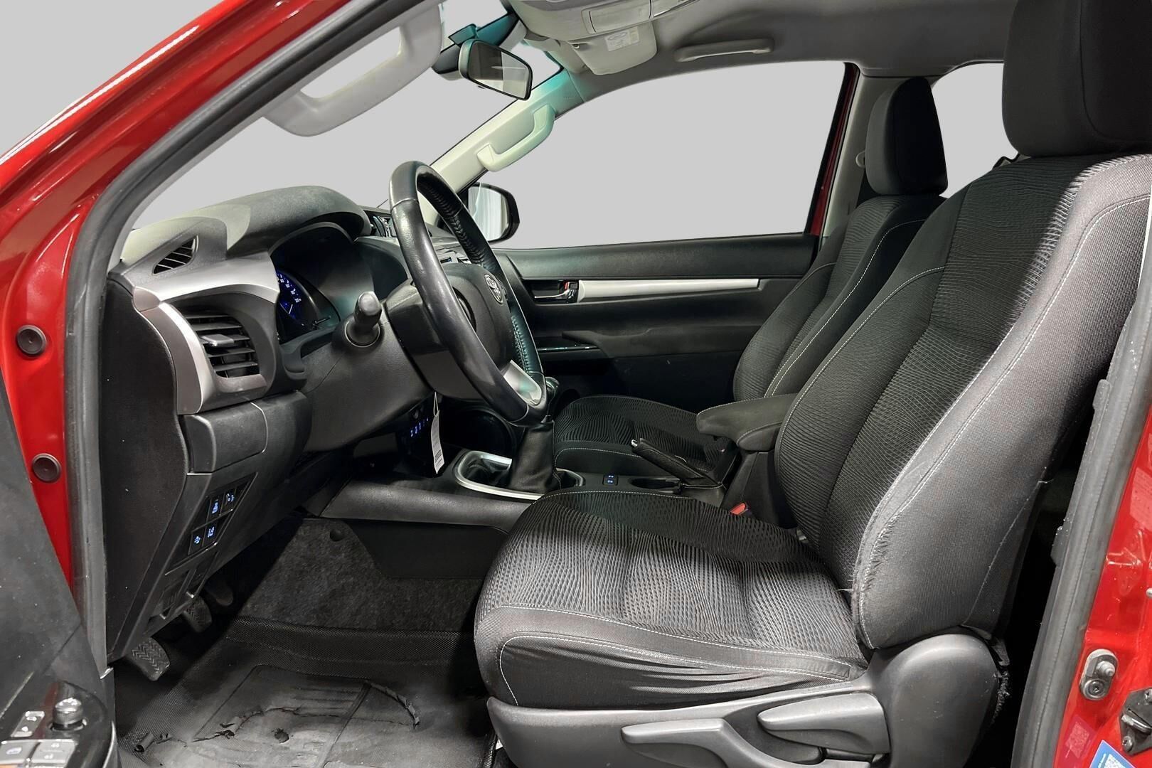 Toyota Hilux iso kuva 8