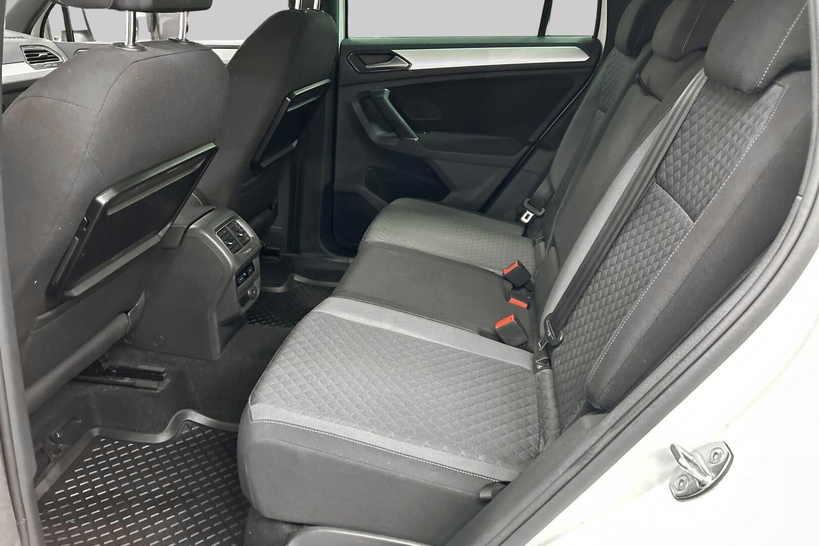 Volkswagen Tiguan iso kuva 10