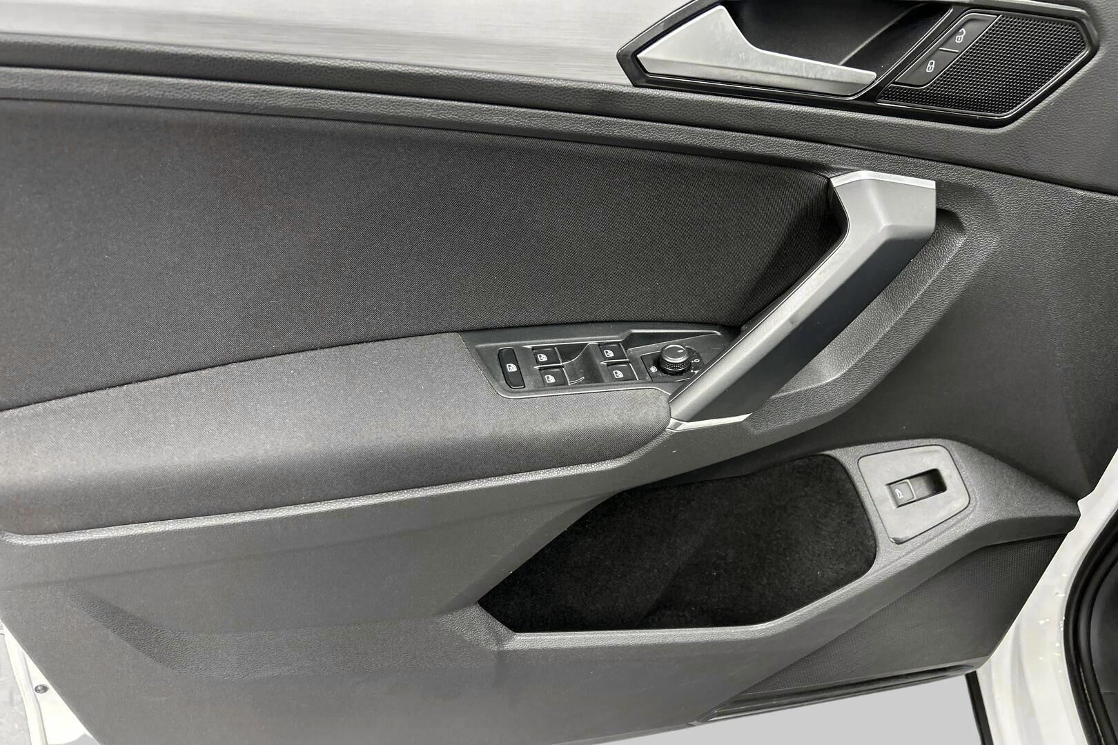 Volkswagen Tiguan iso kuva 14