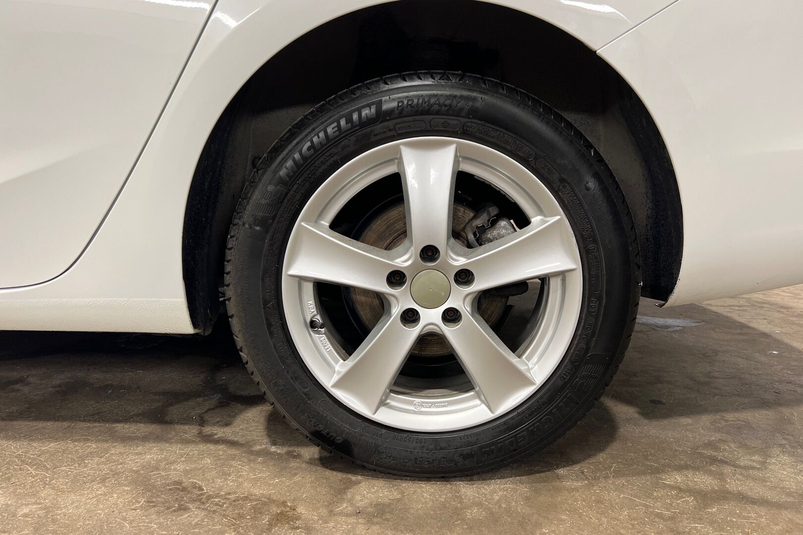 Opel Astra iso kuva 12
