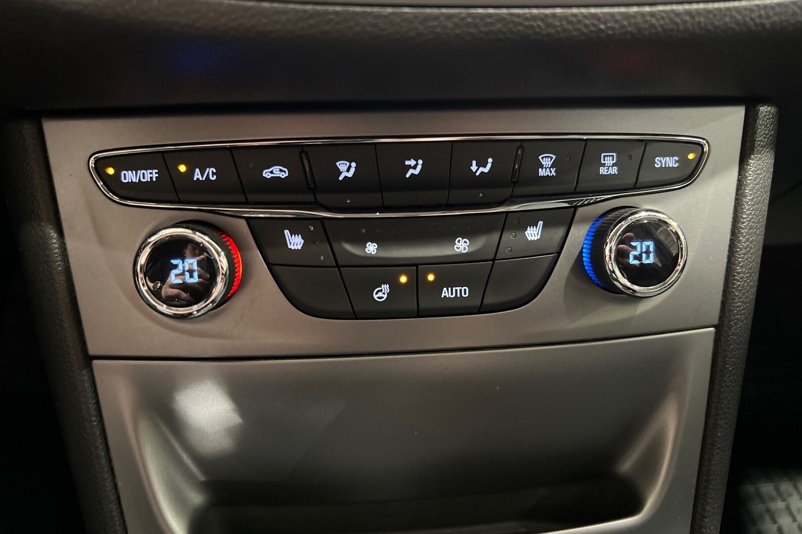 Opel Astra iso kuva 15