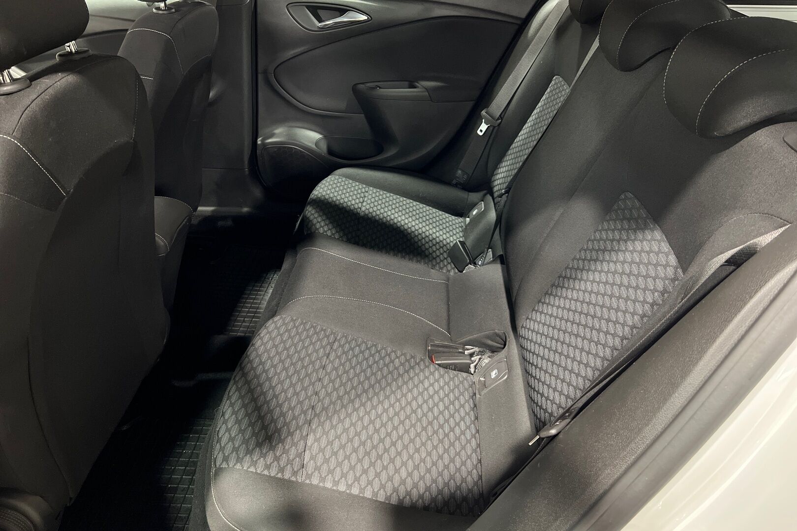 Opel Astra iso kuva 9