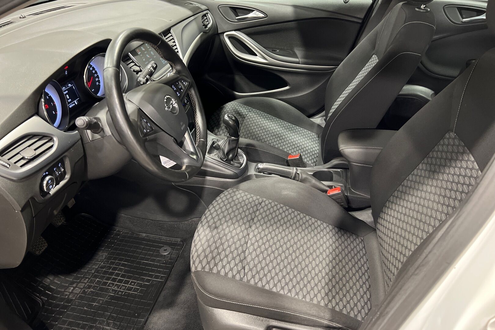 Opel Astra iso kuva 14