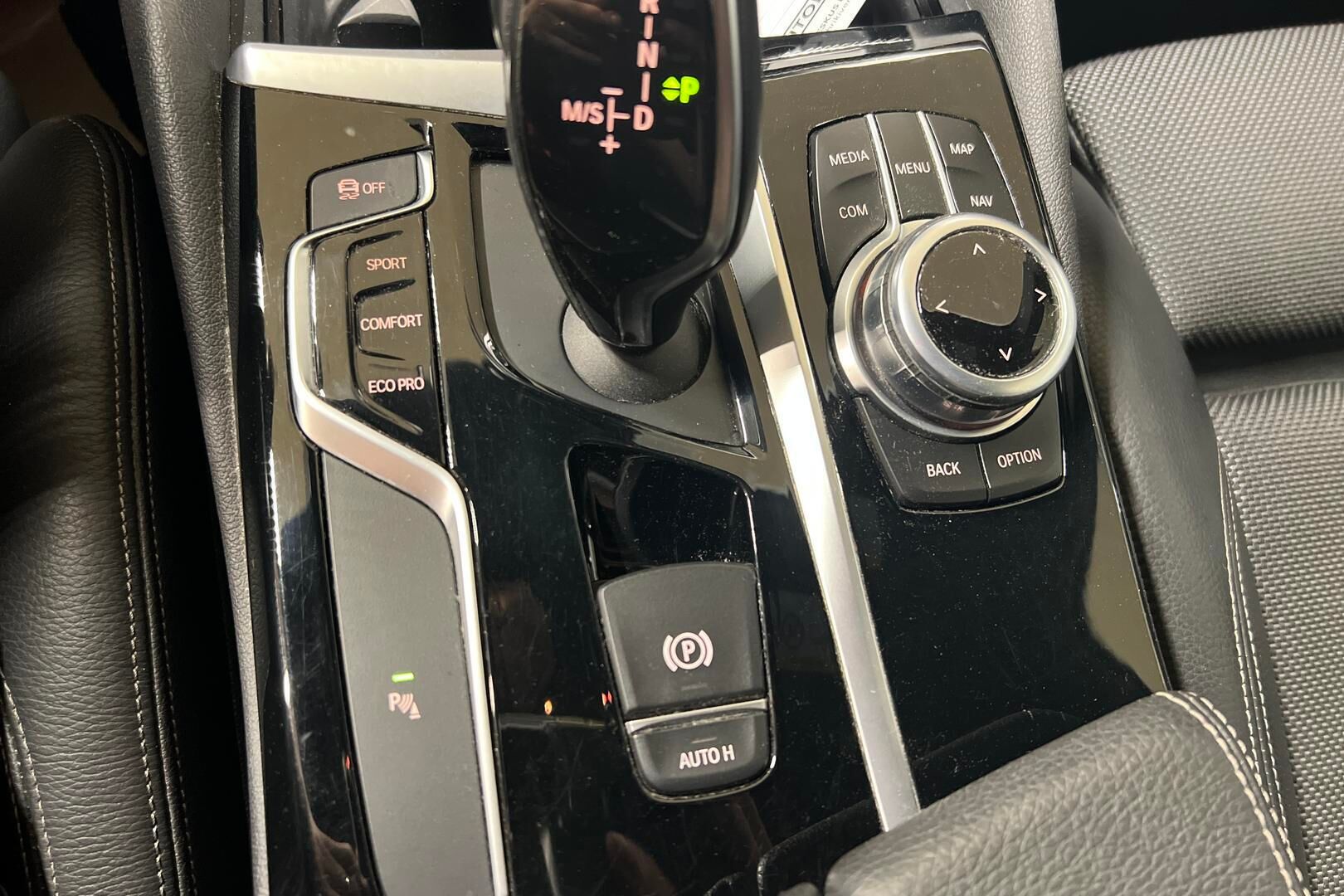 BMW 5-SARJA iso kuva 23