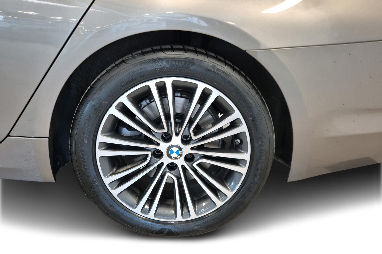 BMW 5-sarja iso kuva 11