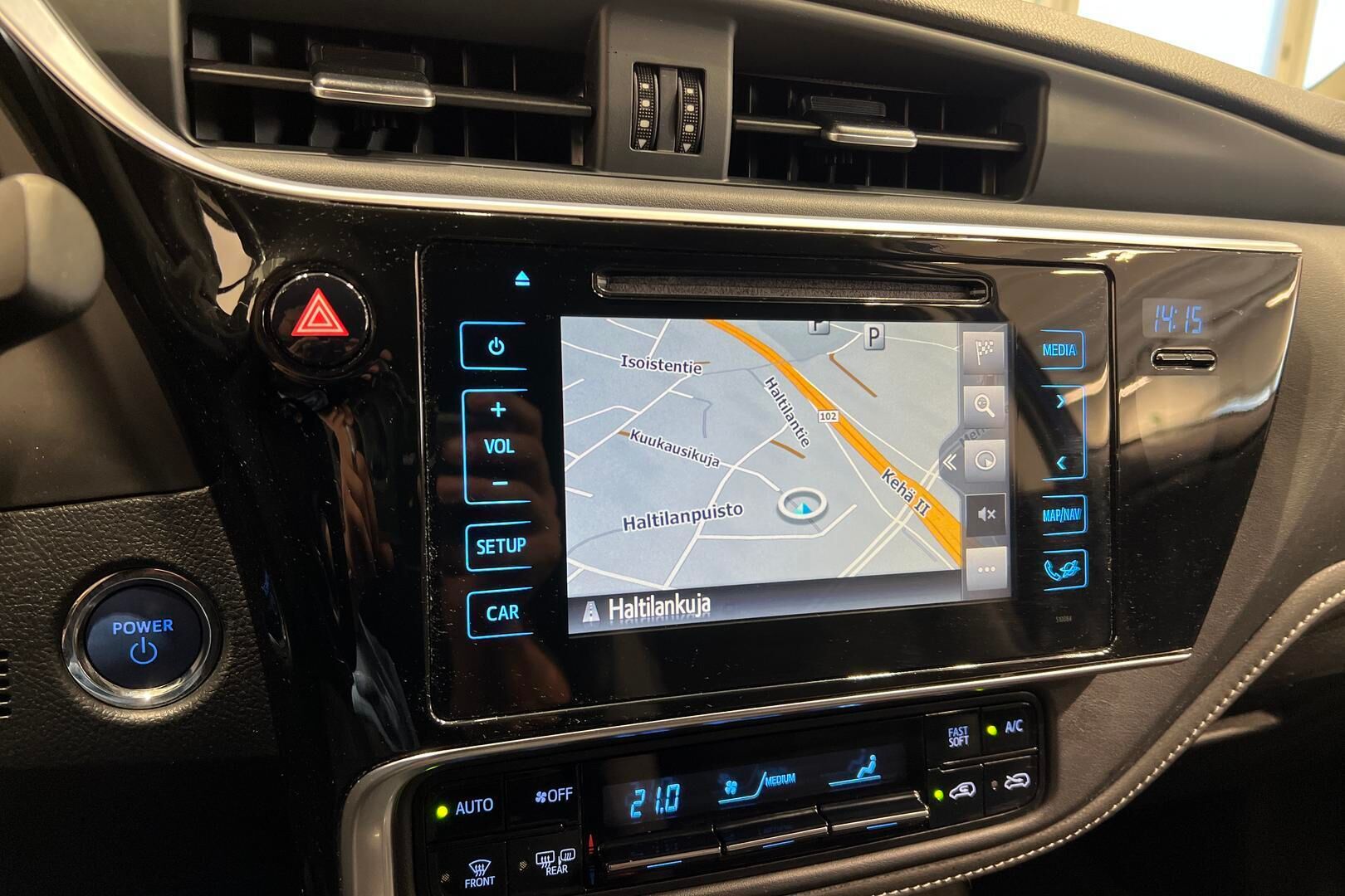 Toyota Auris iso kuva 15