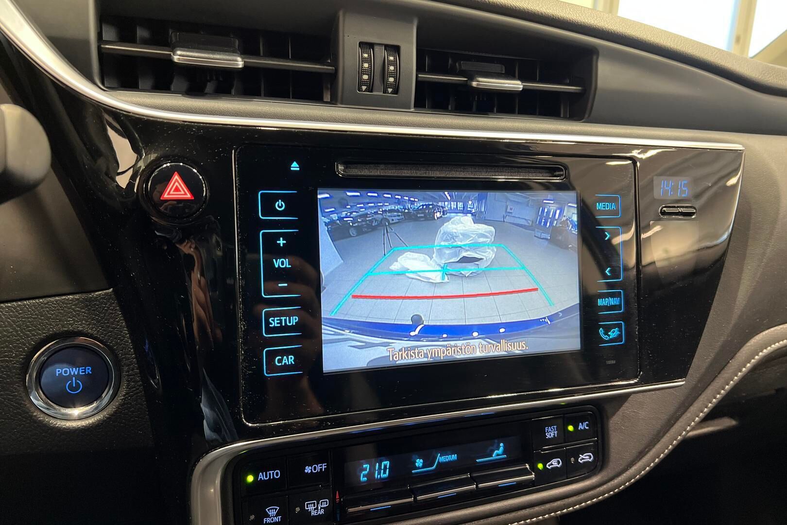 Toyota Auris iso kuva 16