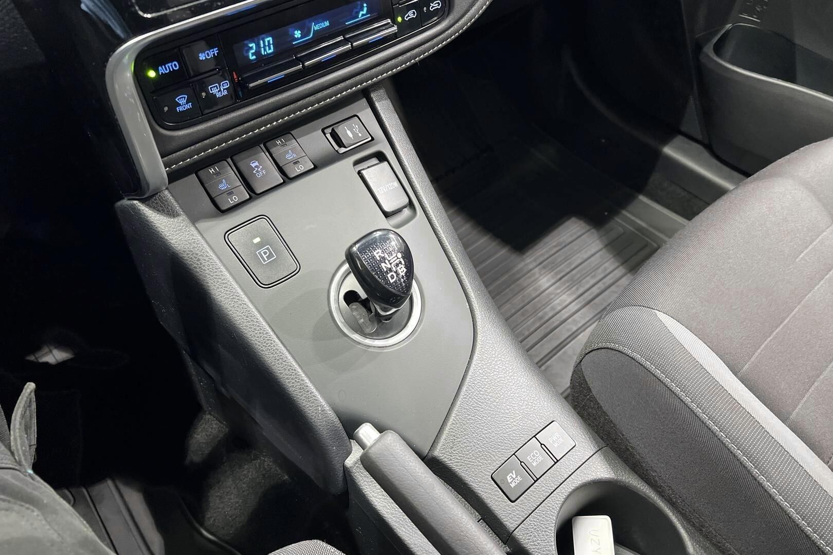 Toyota Auris iso kuva 18