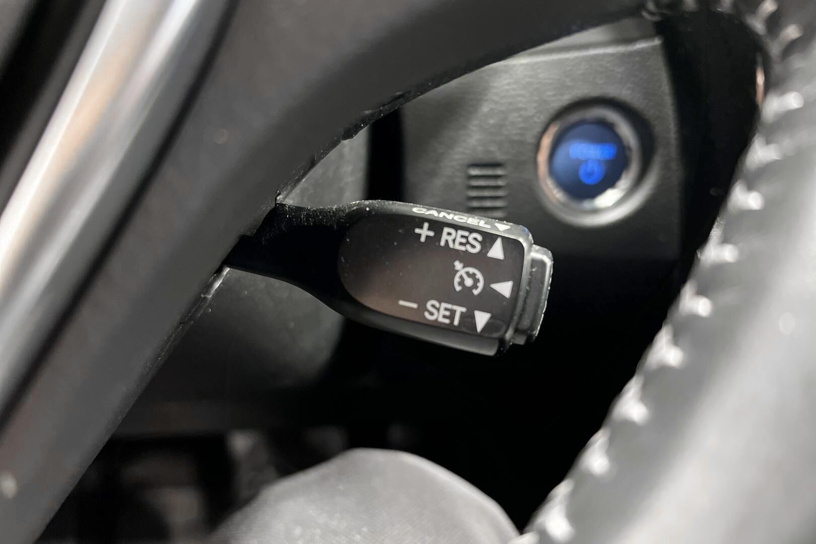 Toyota Auris iso kuva 20