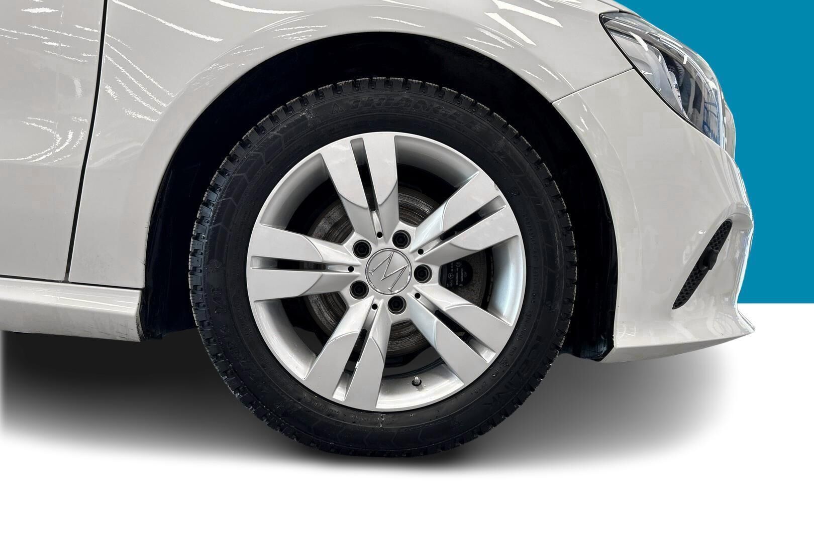 Mercedes-Benz A iso kuva 13