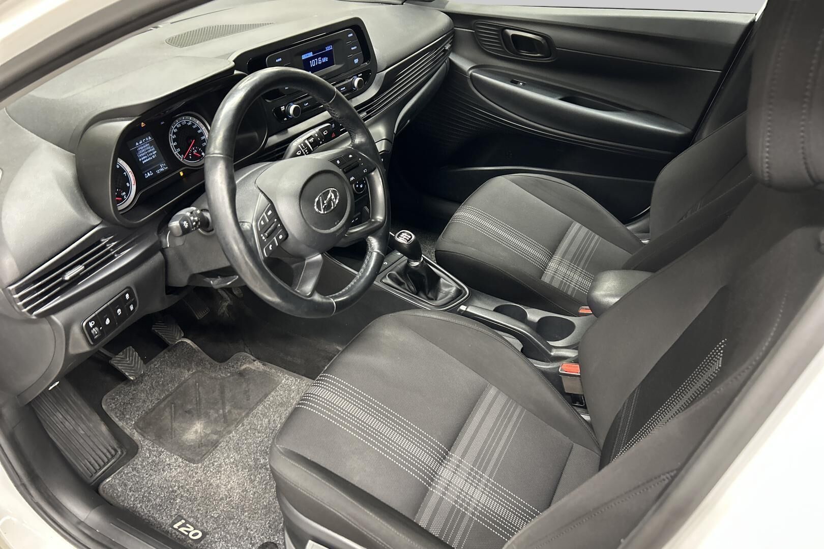 Hyundai i20 Hatchback iso kuva 9