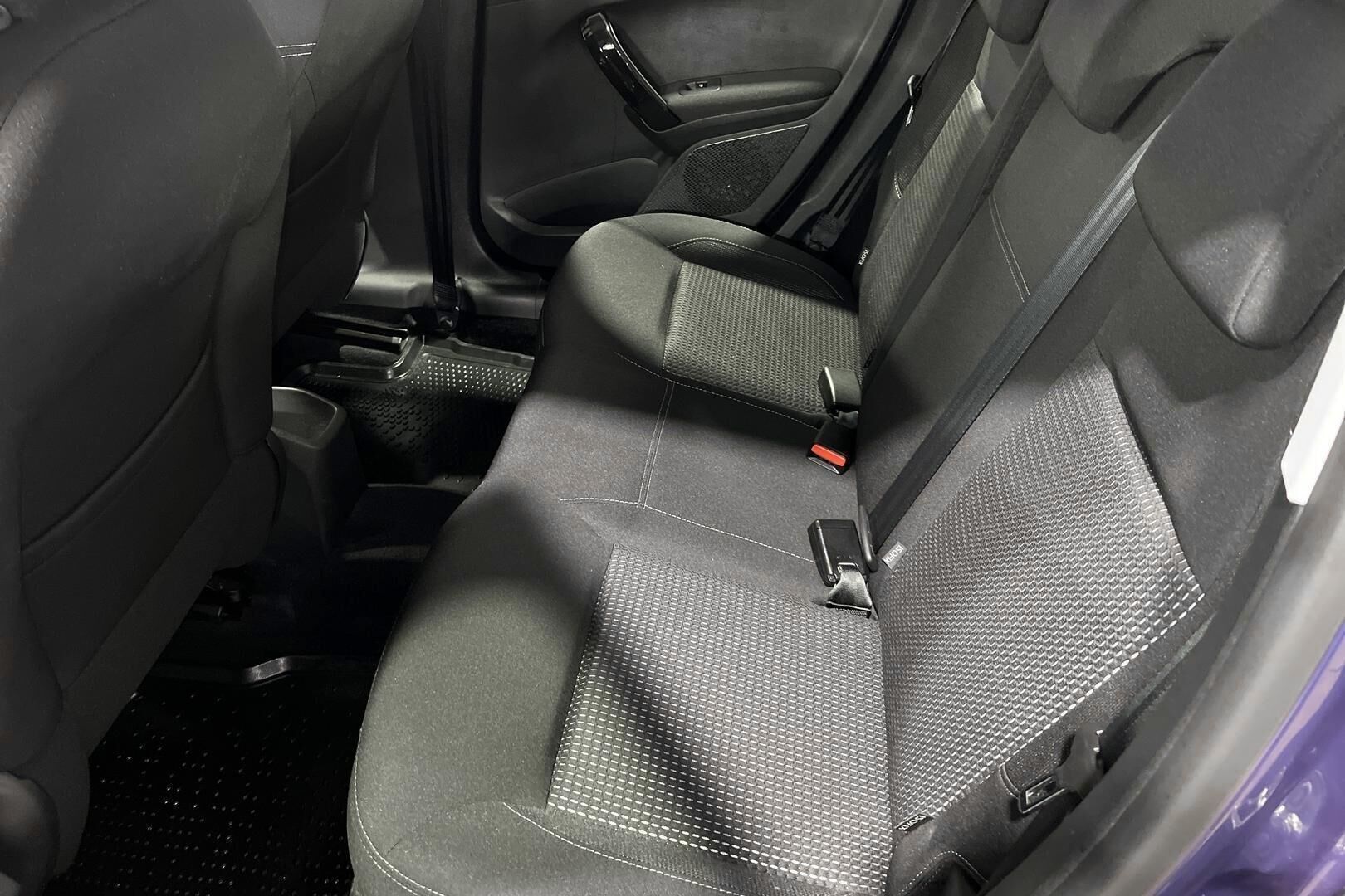 Peugeot 208 iso kuva 10