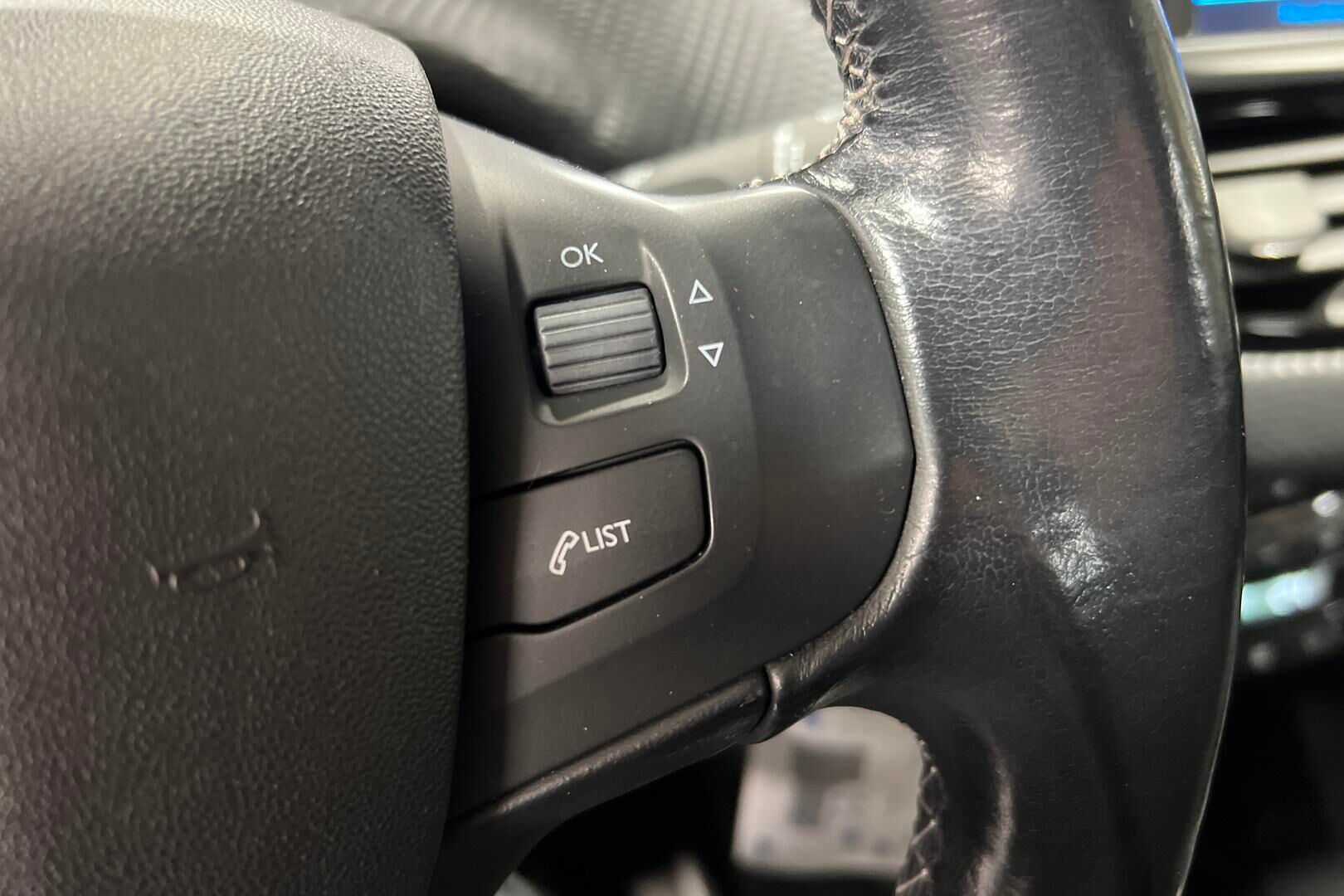 Peugeot 208 iso kuva 16