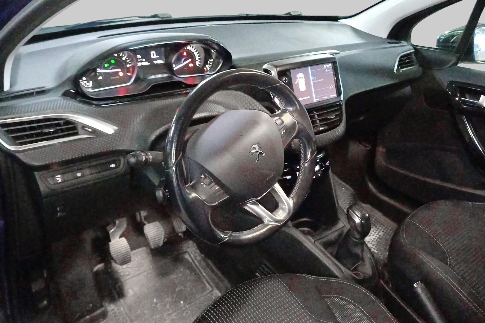 Peugeot 208 iso kuva 2