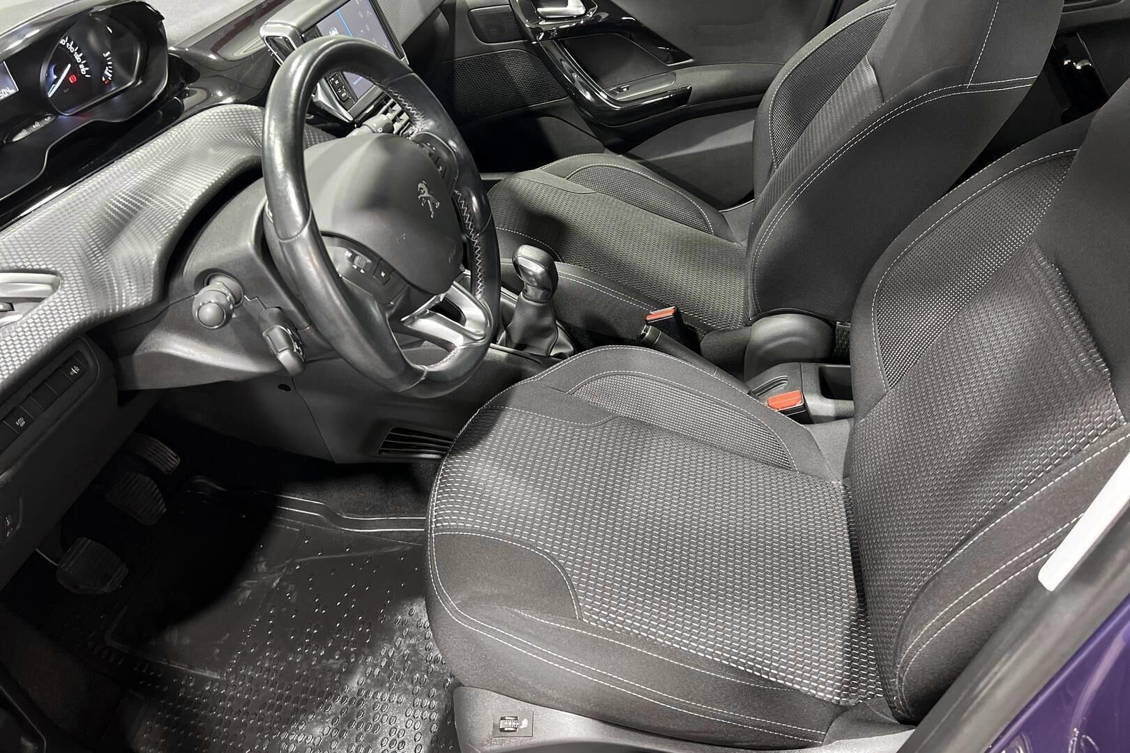 Peugeot 208 iso kuva 9