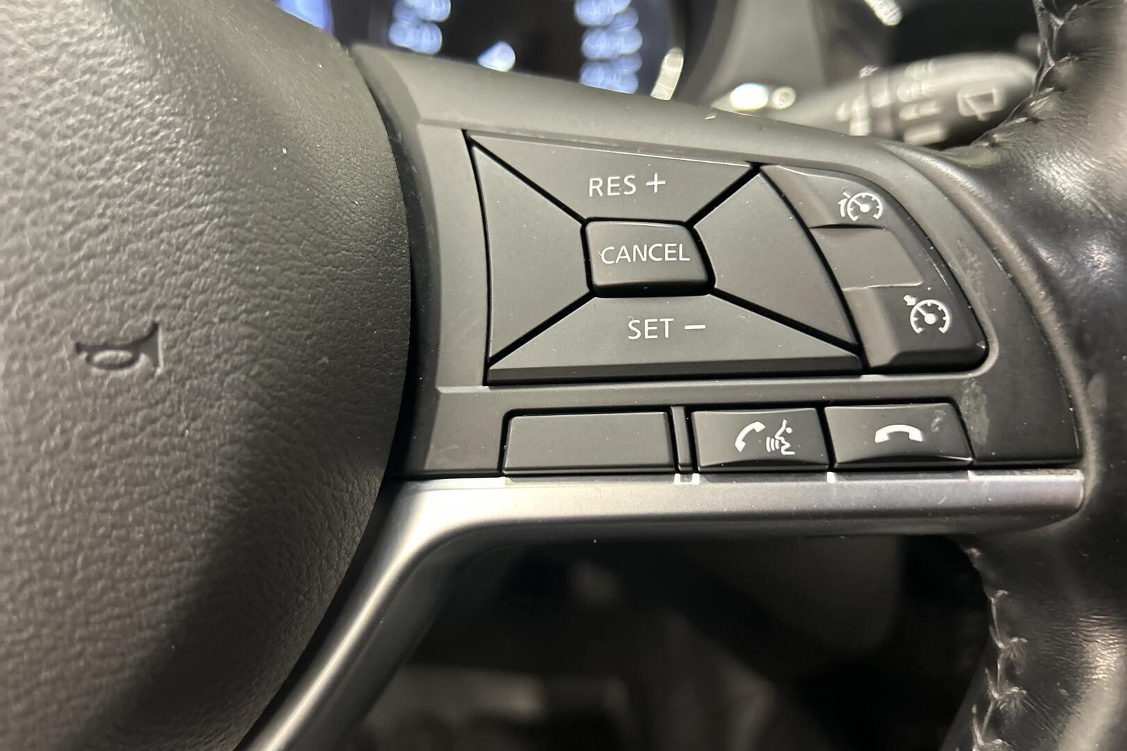 Nissan X-Trail iso kuva 18