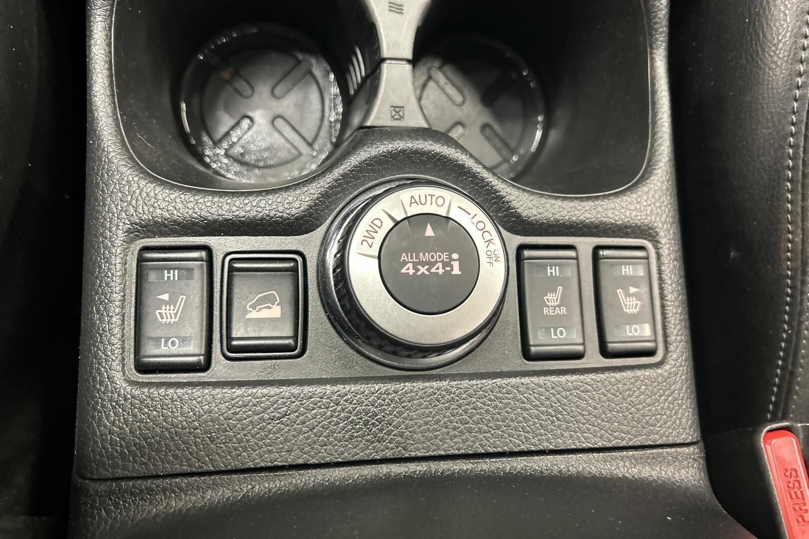 Nissan X-Trail iso kuva 24