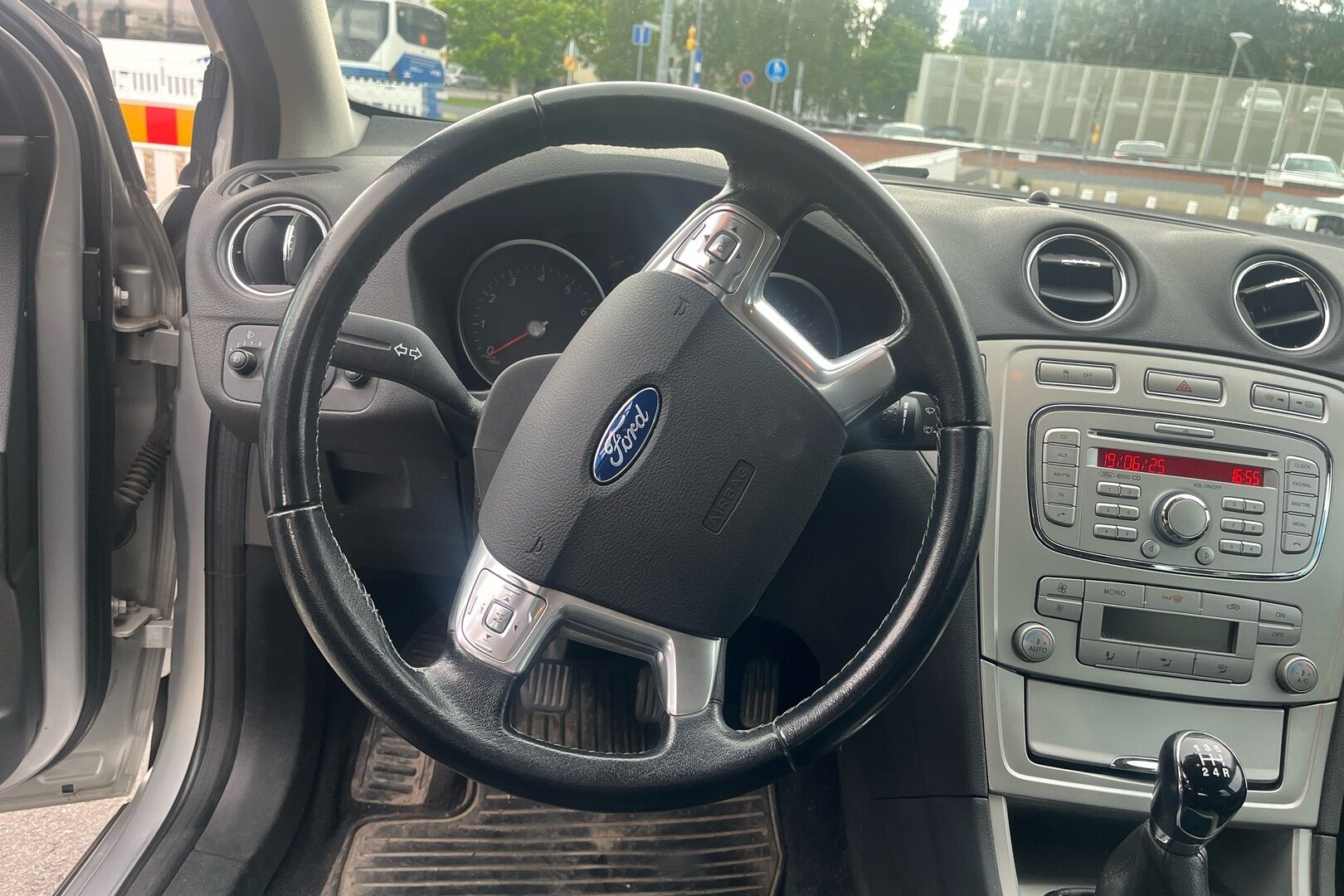 Ford Mondeo iso kuva 1