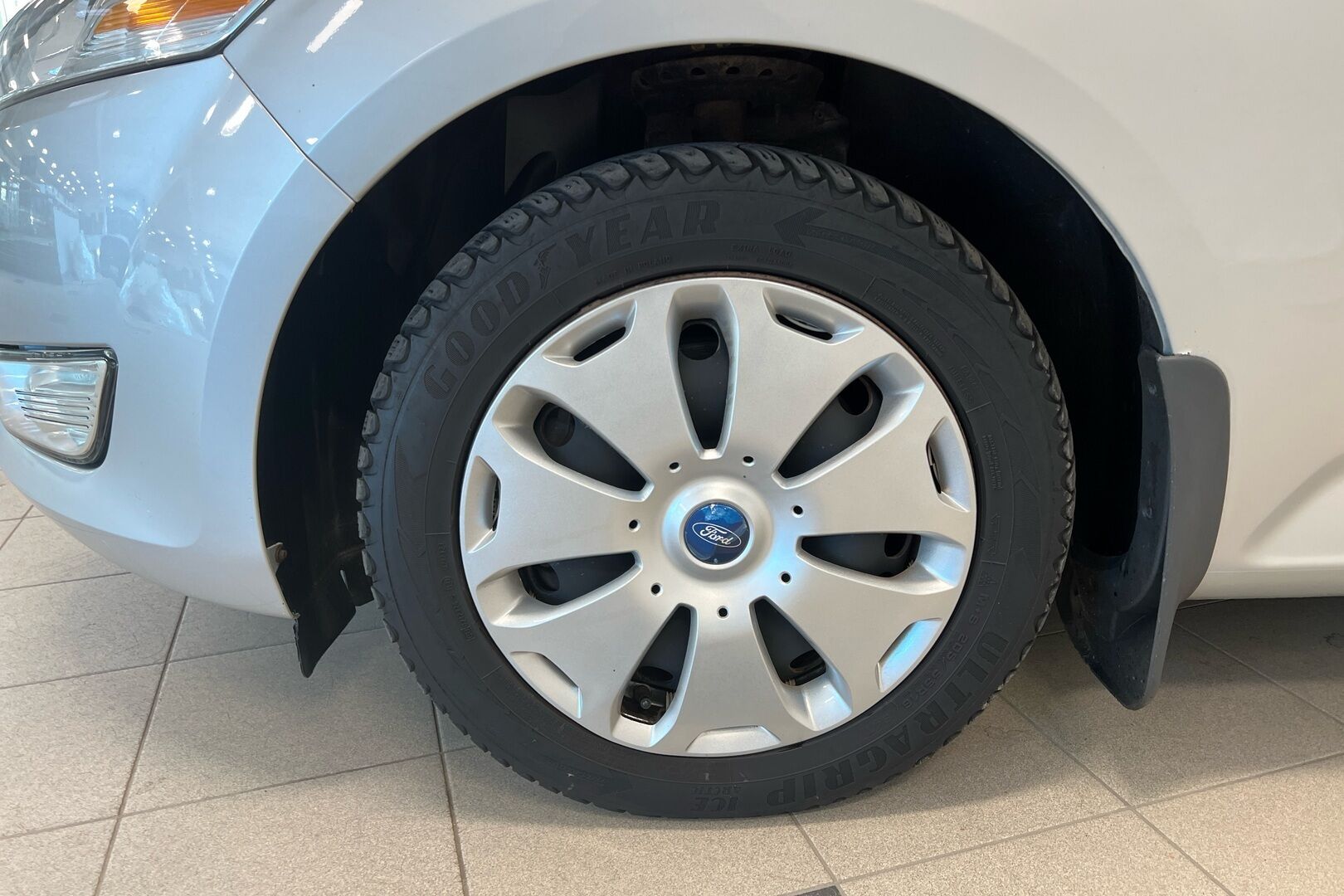 Ford Mondeo iso kuva 10