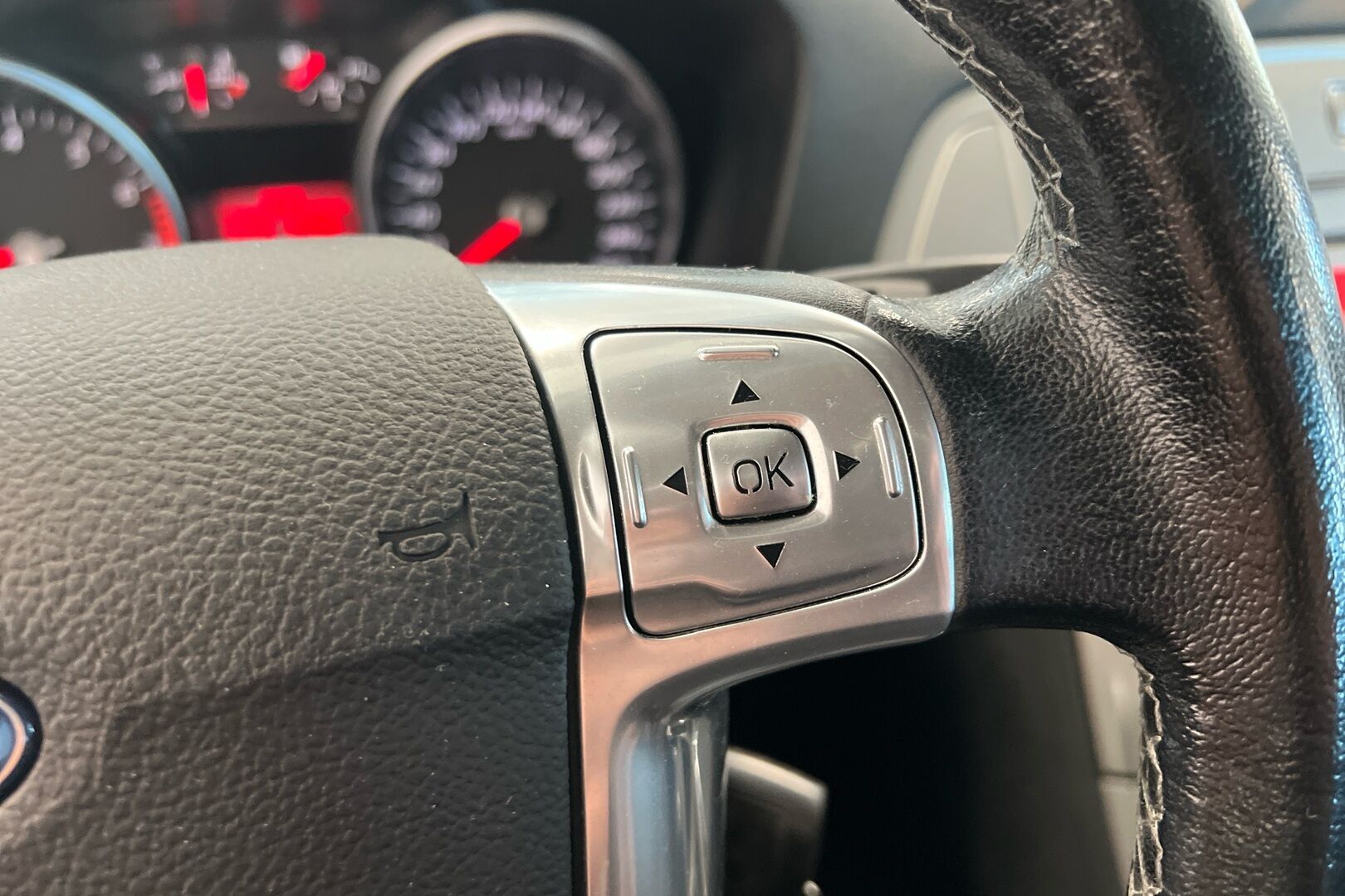 Ford Mondeo iso kuva 15