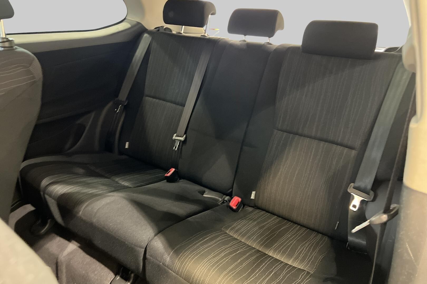 Toyota Auris iso kuva 10