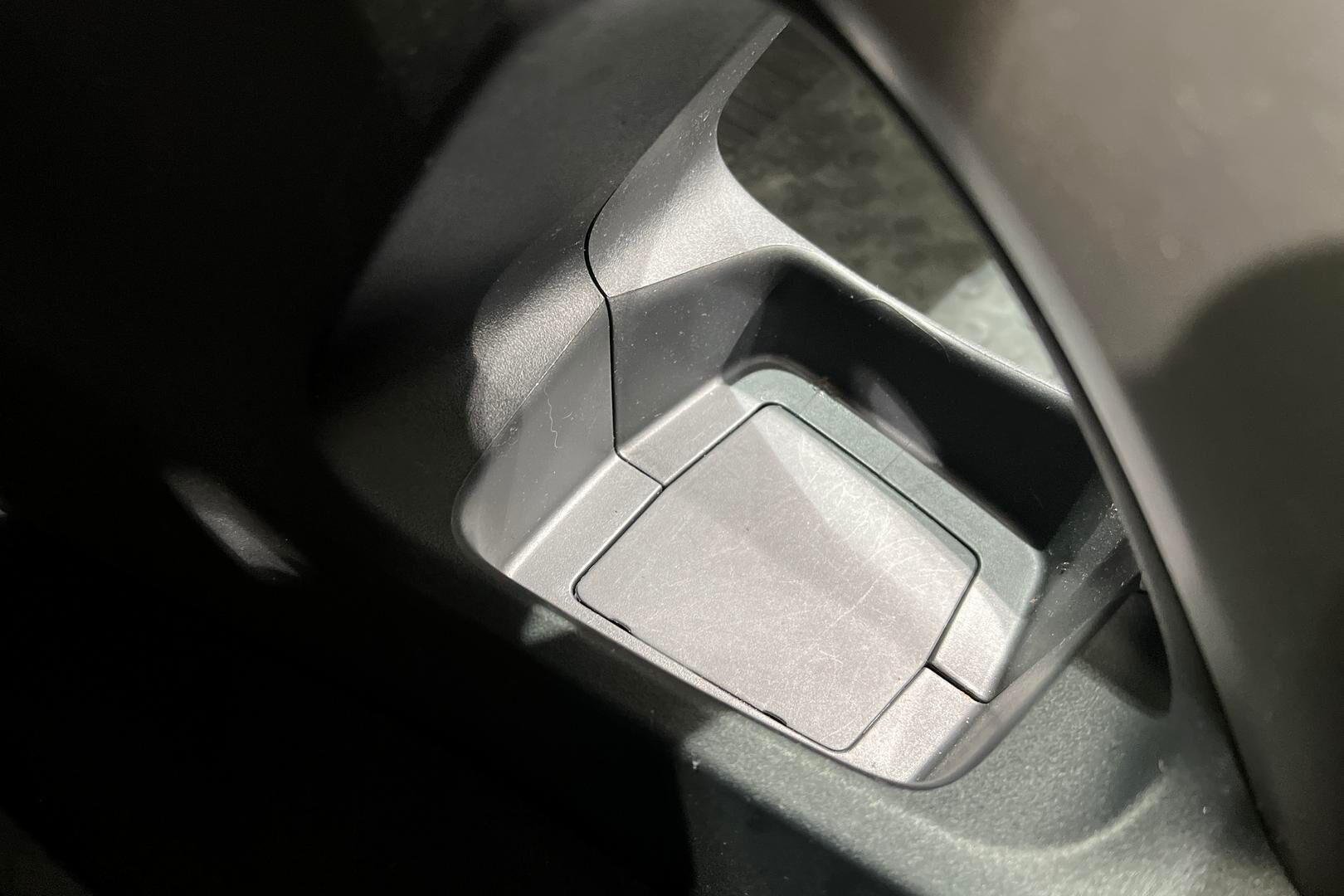 Toyota Auris iso kuva 17