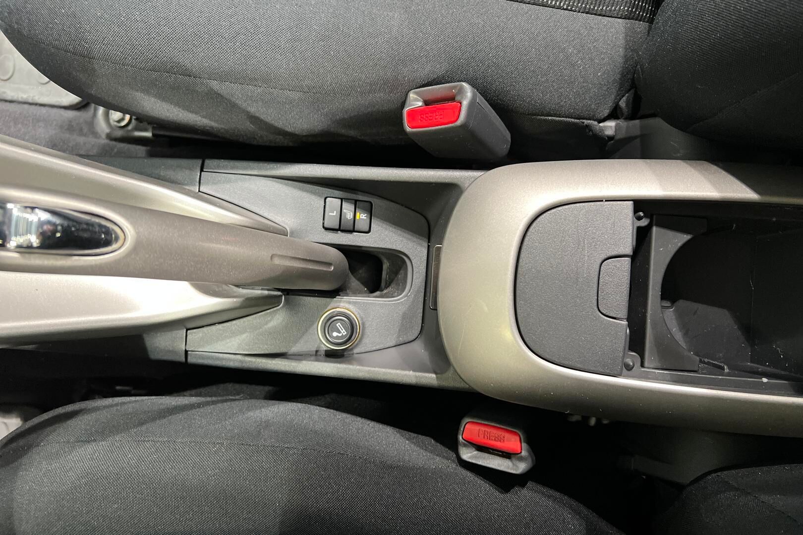 Toyota Auris iso kuva 18