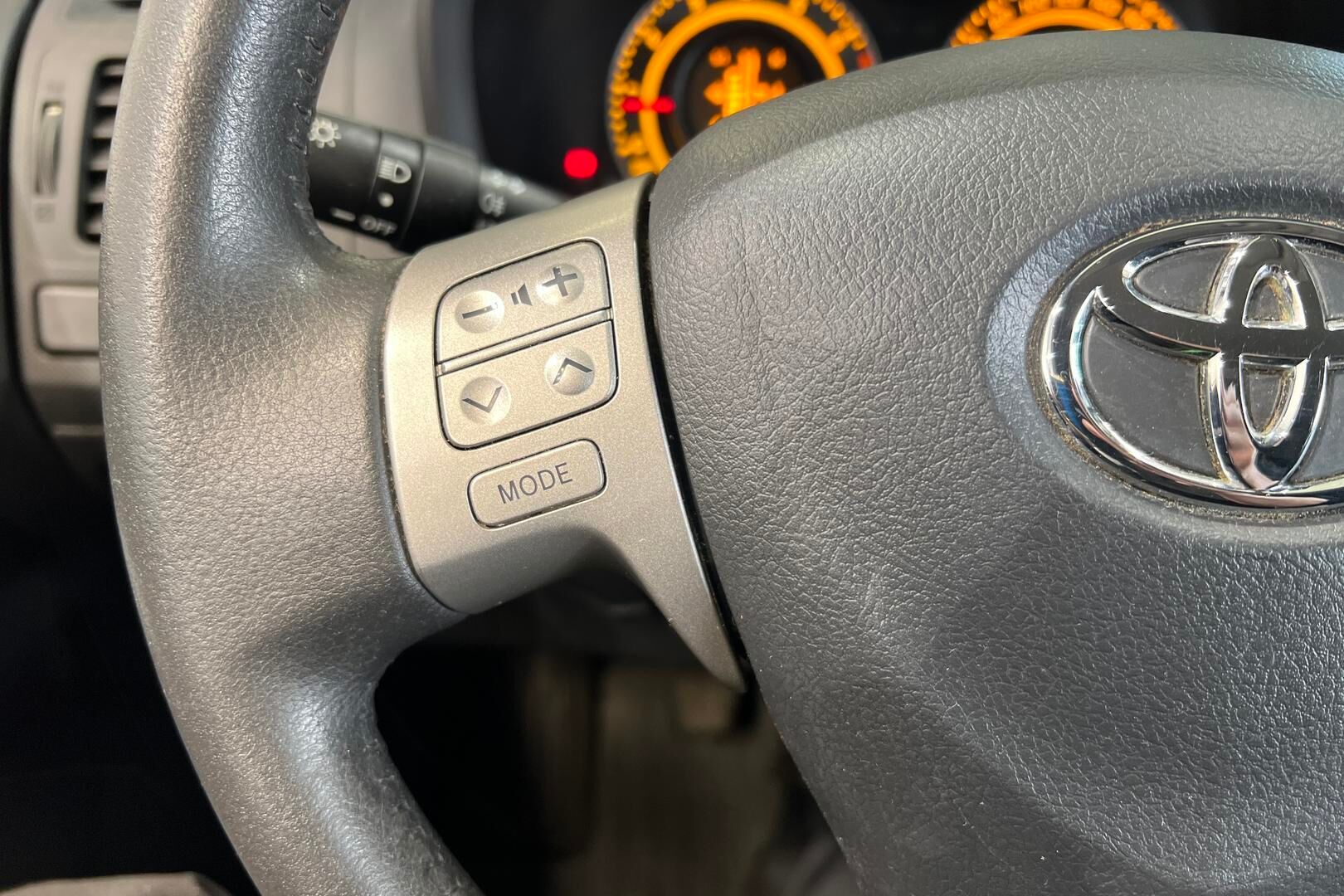 Toyota Auris iso kuva 19