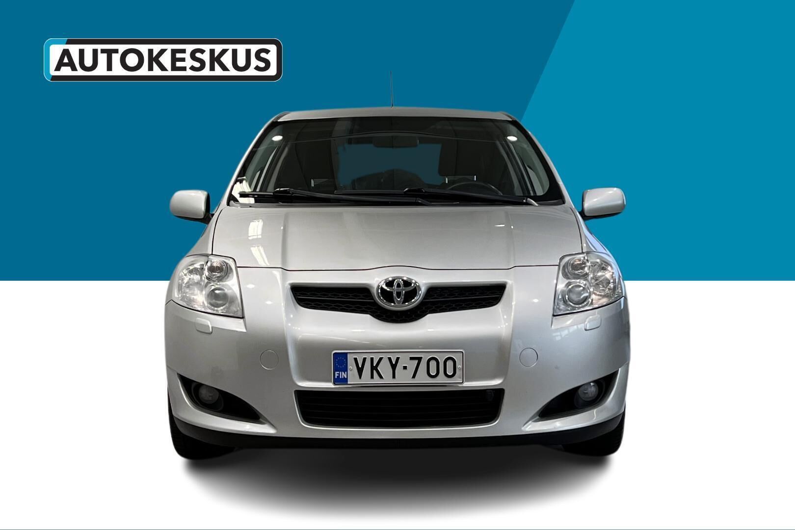 Toyota Auris iso kuva 2